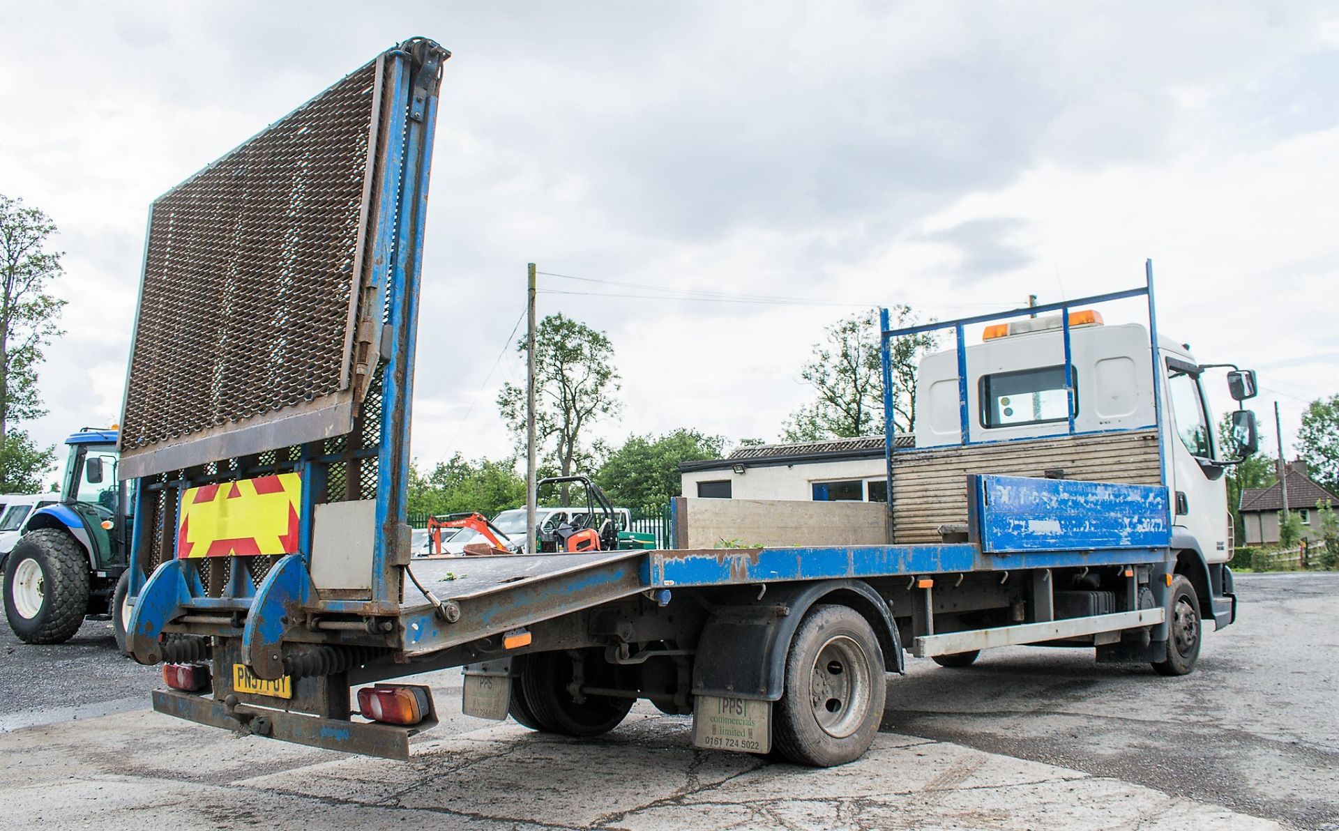 DAF LF 45.160 7.5 tonne beaver tail plant lorry Registration Number: PN57 FUY Date of - Image 4 of 15