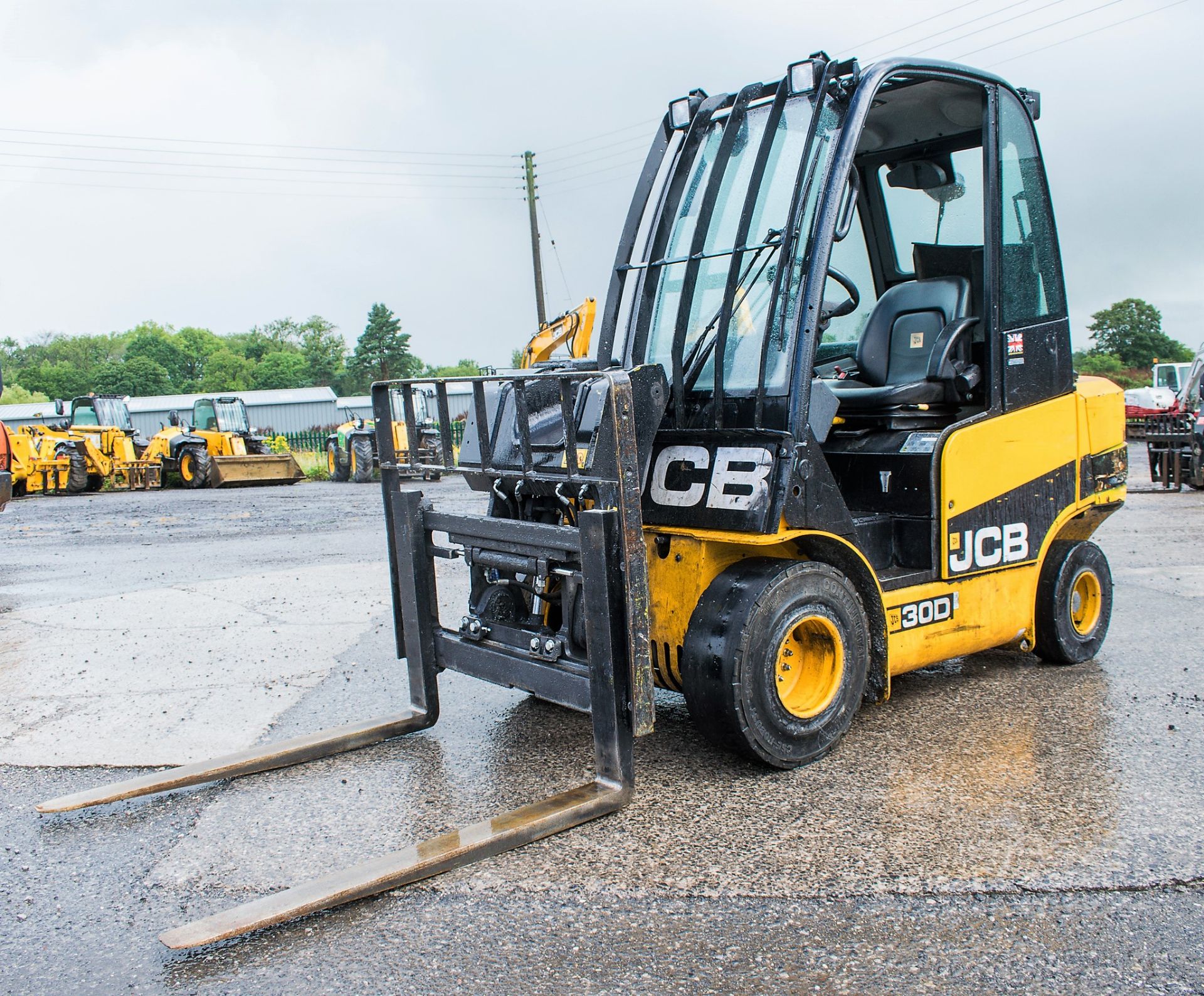 JCB TLT 30D Teletruk Year: 2013 S/N: 1541882 Recorded Hours: 5051