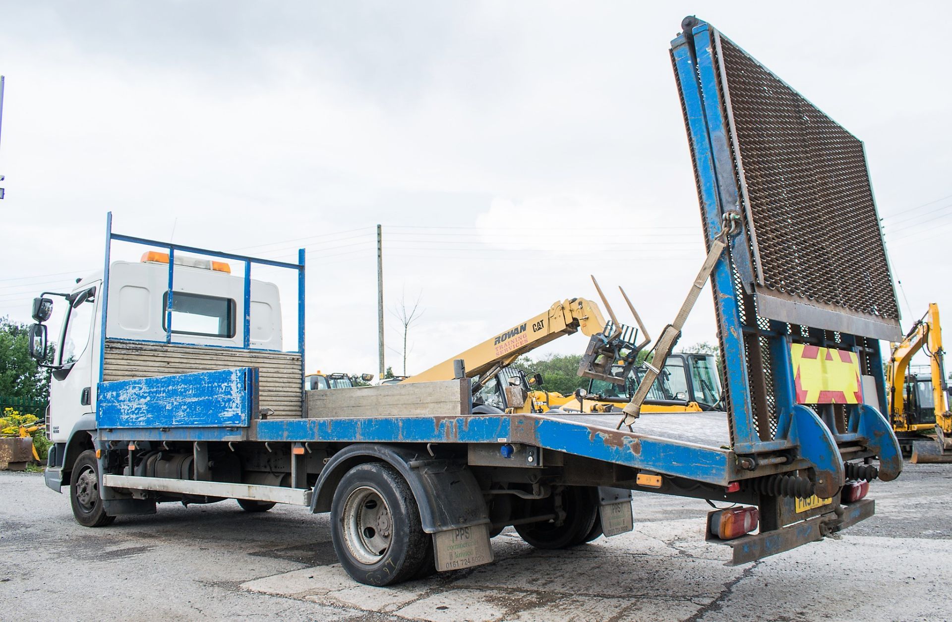 DAF LF 45.160 7.5 tonne beaver tail plant lorry Registration Number: PN57 FUY Date of - Image 3 of 15