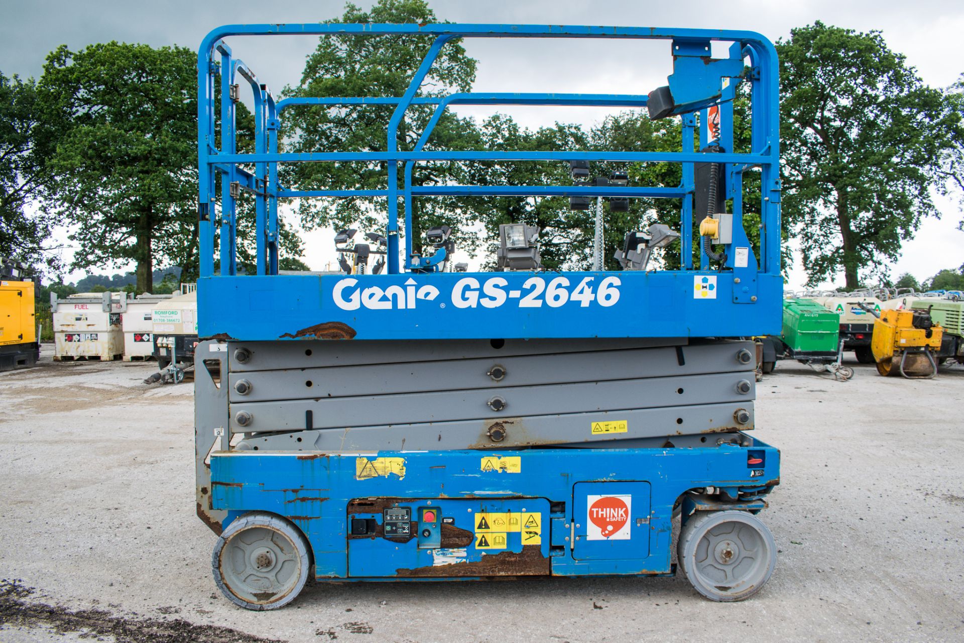Genie GS2646 26 ft battery electric scissor lift access platform Year: 2014 S/N: 11573 Recorded - Image 7 of 9