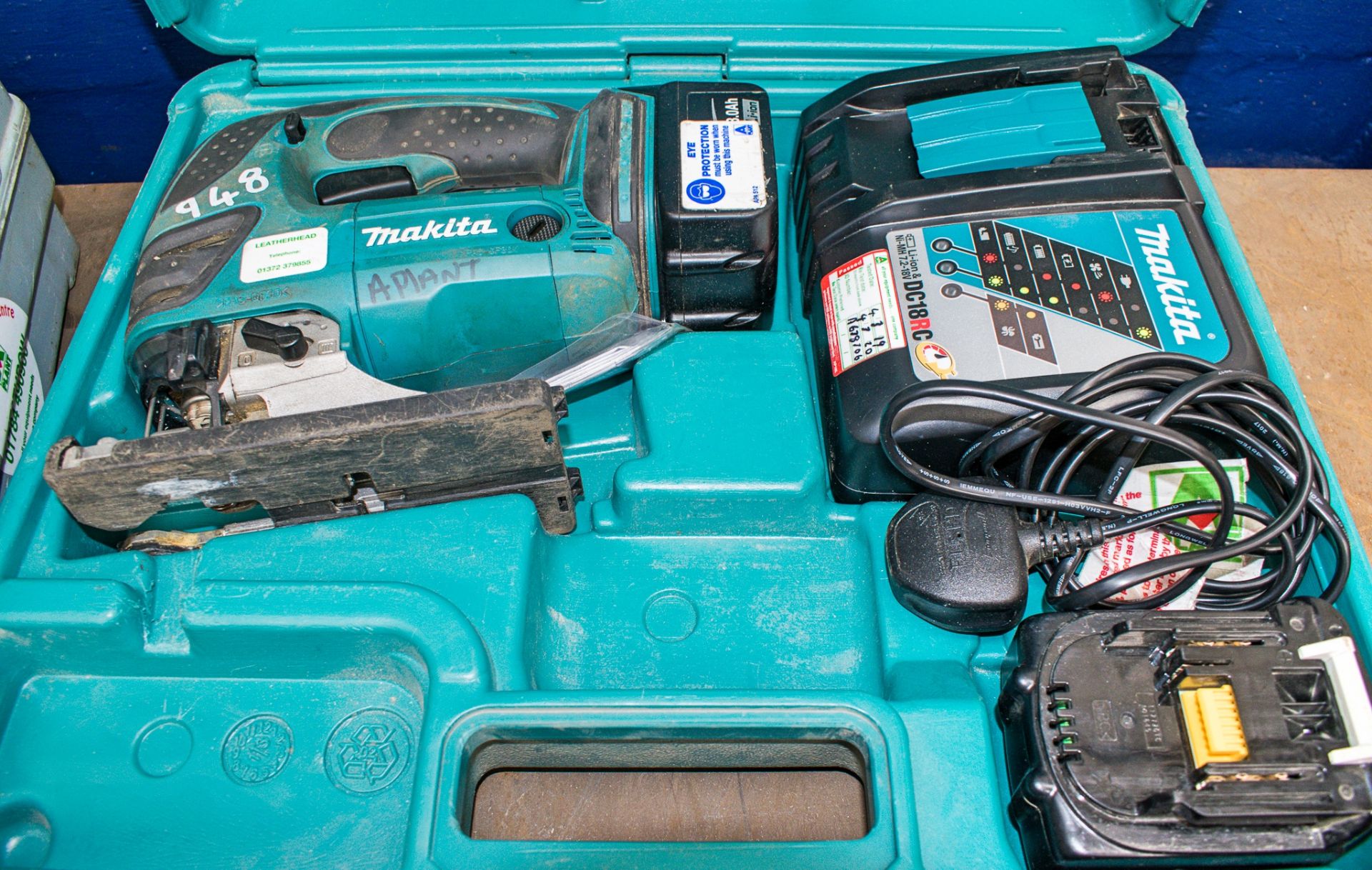 Makita 18v cordless jigsaw c/w 2 batteries, charger & carry case A638306