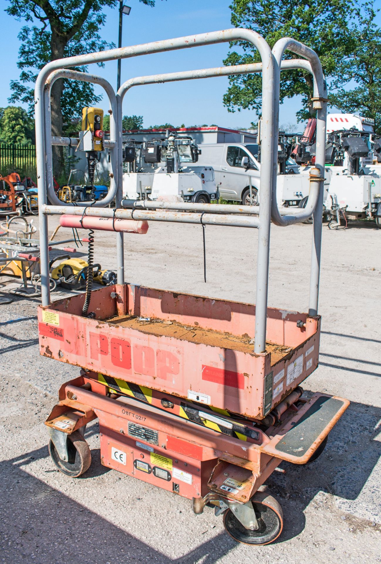 Pop-Up battery electric mobile scissor lift - Image 2 of 2