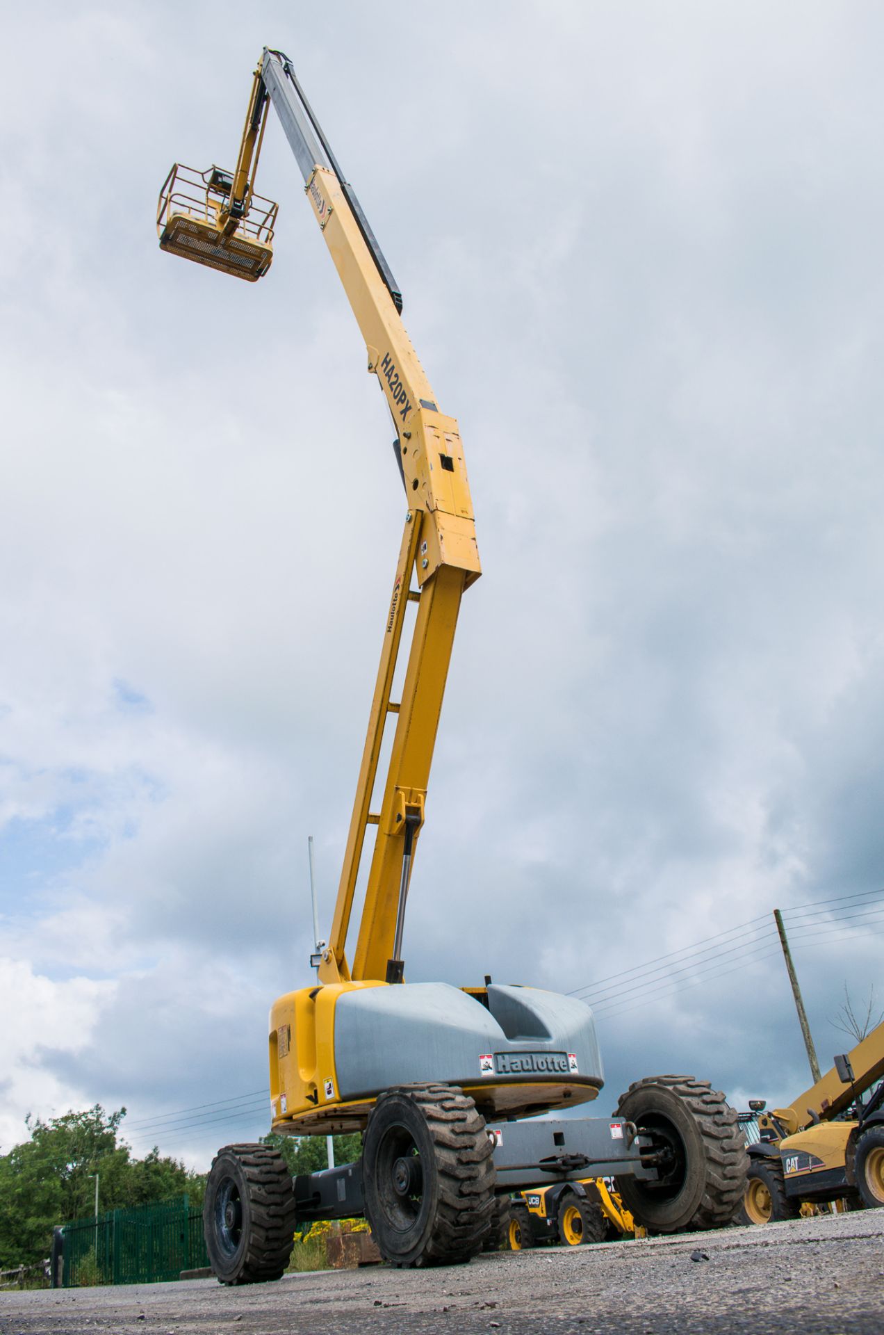 Haulotte HA20PX diesel driven articulated boom lift access platform Year: 2012 S/N: AD400588 - Image 7 of 14