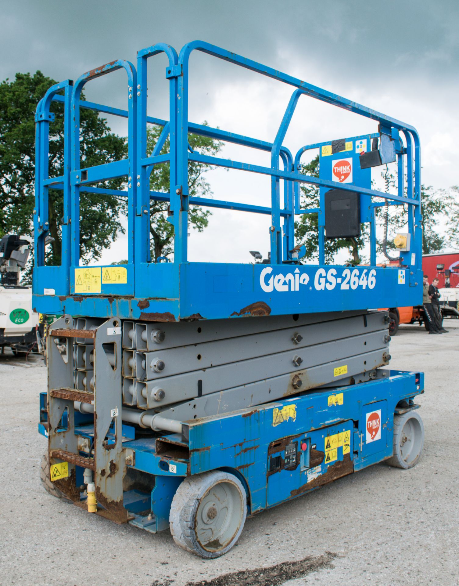 Genie GS2646 26 ft battery electric scissor lift access platform Year: 2014 S/N: 11573 Recorded - Image 4 of 9