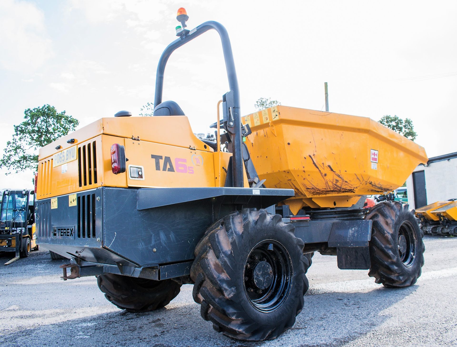 Terex TA6s 6 tonne swivel skip dumper Year: 2015 S/N: EFAPR7876 Recorded Hours: 711 - Image 4 of 16