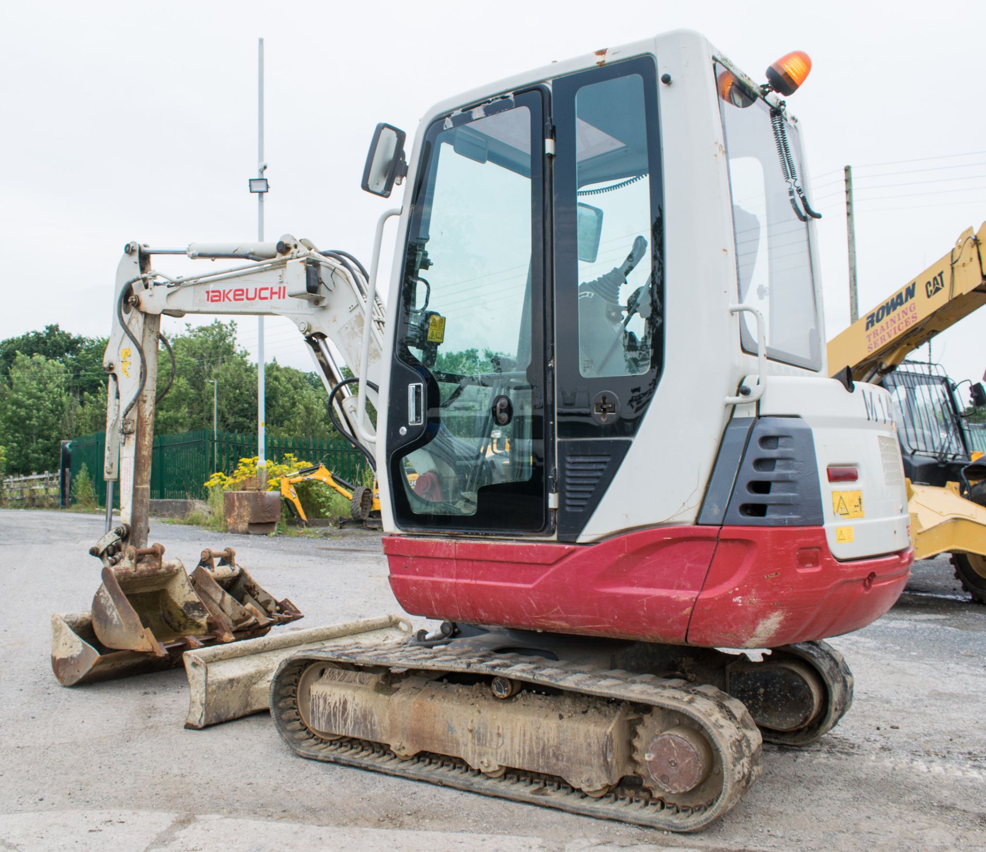 Takeuchi TB228 2.8 tonne rubber tracked mini excavator Year: 2012 S/N: 2801768 Recorded Hours: Not - Image 3 of 13
