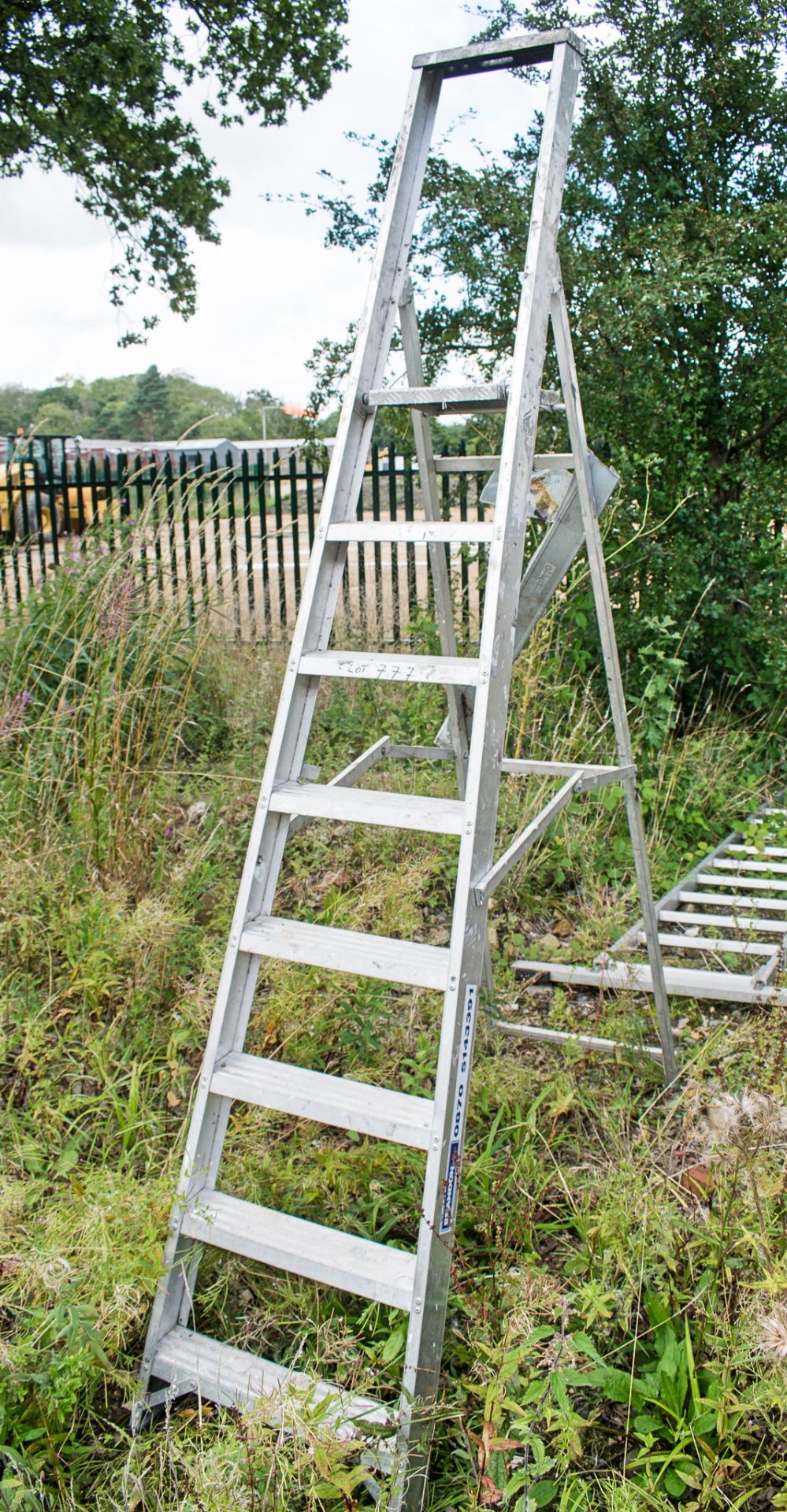 8 tread aluminium step ladder