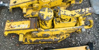 Hydraulic rail track jack A651905