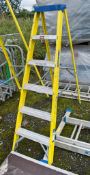 6 tread glass fibre framed step ladder A690118