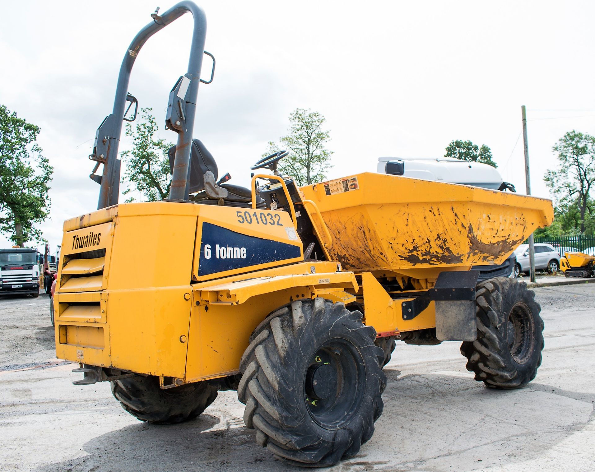 Thwaites 6 tonne swivel skip dumper Year: 2011 S/N: 105C0570 Recorded Hours: 1380 501032 - Image 4 of 10