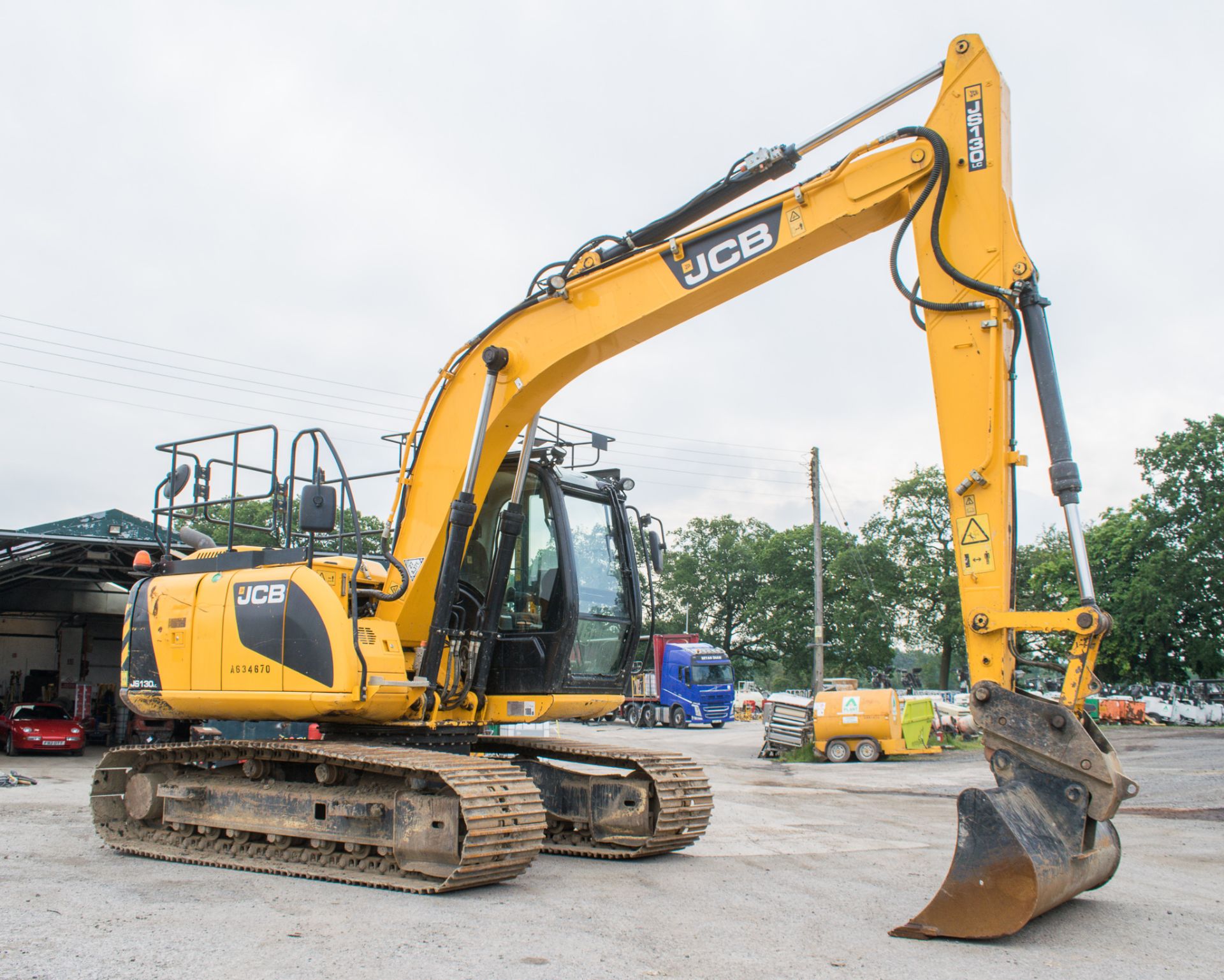 JCB JS130 LC 13 tonne steel tracked excavator Year: 2014 S/N: 2134411 Recorded Hours: 3374 piped, - Image 2 of 13