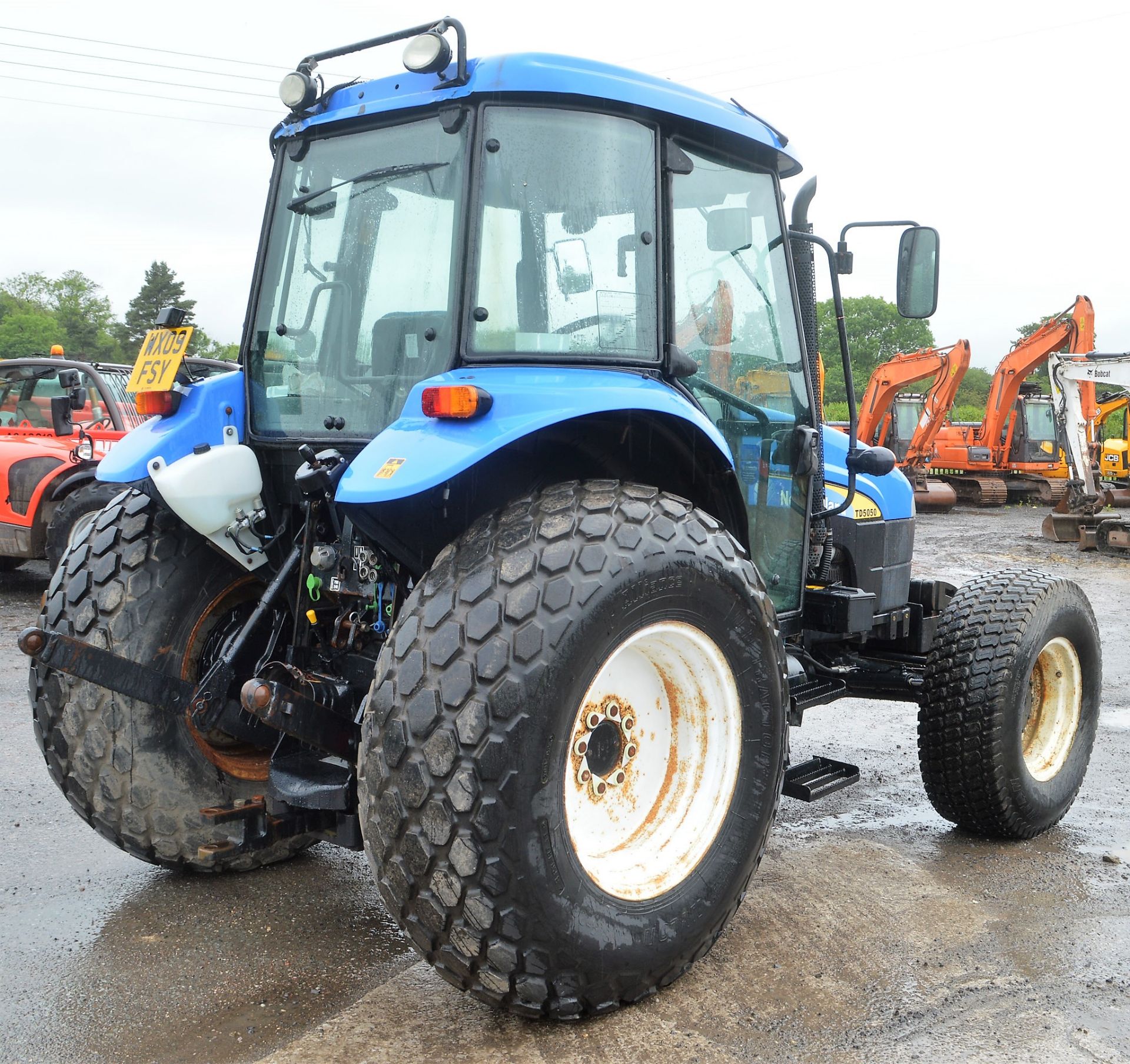 New Holland TD5050 4 wheel drive tractor  Year: WX09FSY Rec Hours: 1539 c/w V5C registration - Image 3 of 9