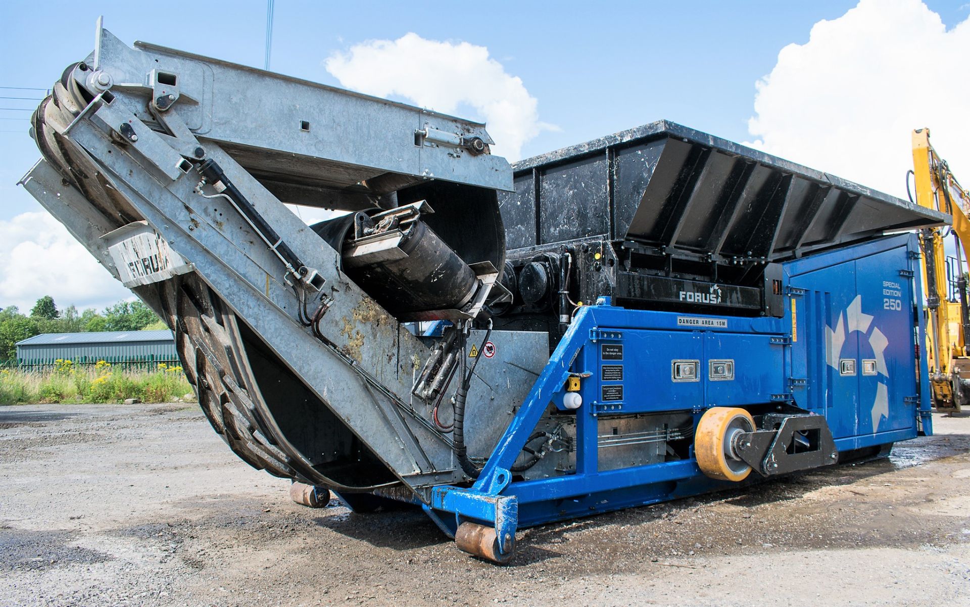 Forus 250 SE diesel twin shaft waste pre shredder Year: 2017 S/N: 638 Recorded Hours: 1019 (