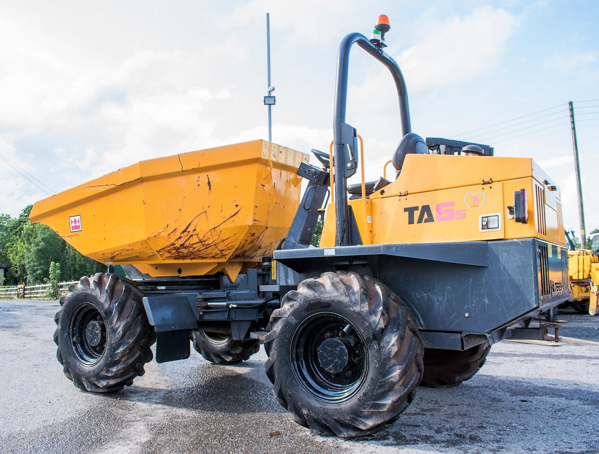 Terex TA6s 6 tonne swivel skip dumper Year: 2015 S/N: EFAPR7876 Recorded Hours: 711 - Image 3 of 16