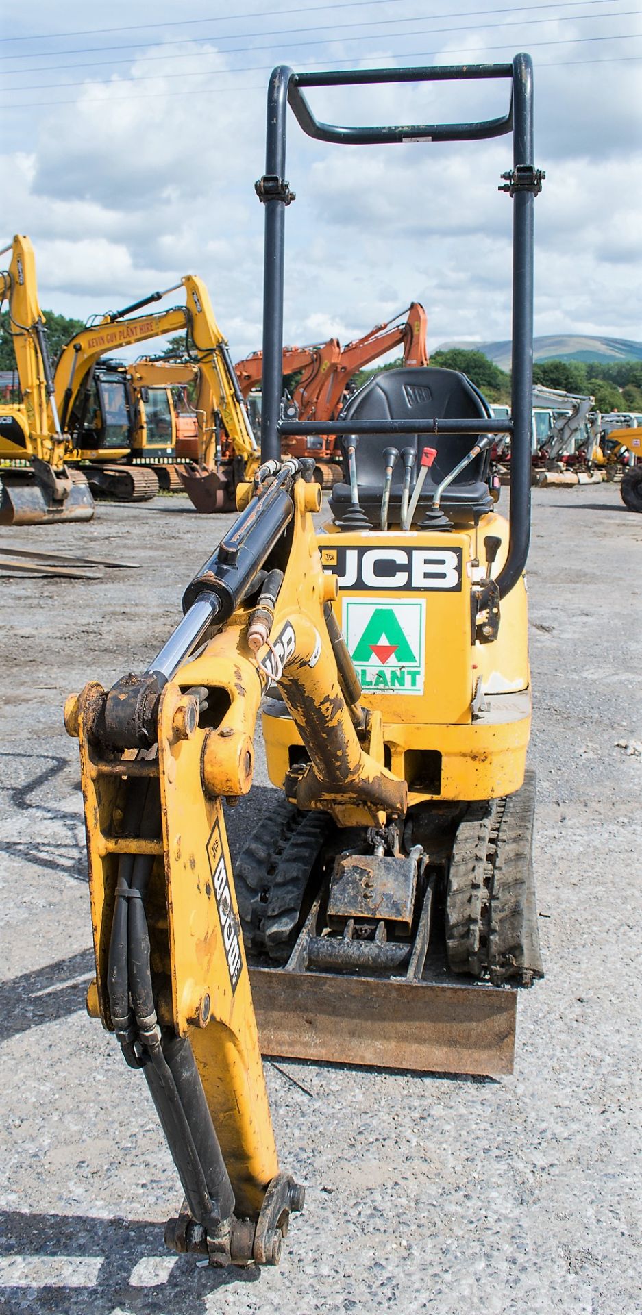 JCB 8008 CTS 0.8 tonne rubber tracked micro excavator Year:2014 S/N: 2410657 Recorded Hours: 886 - Image 5 of 12