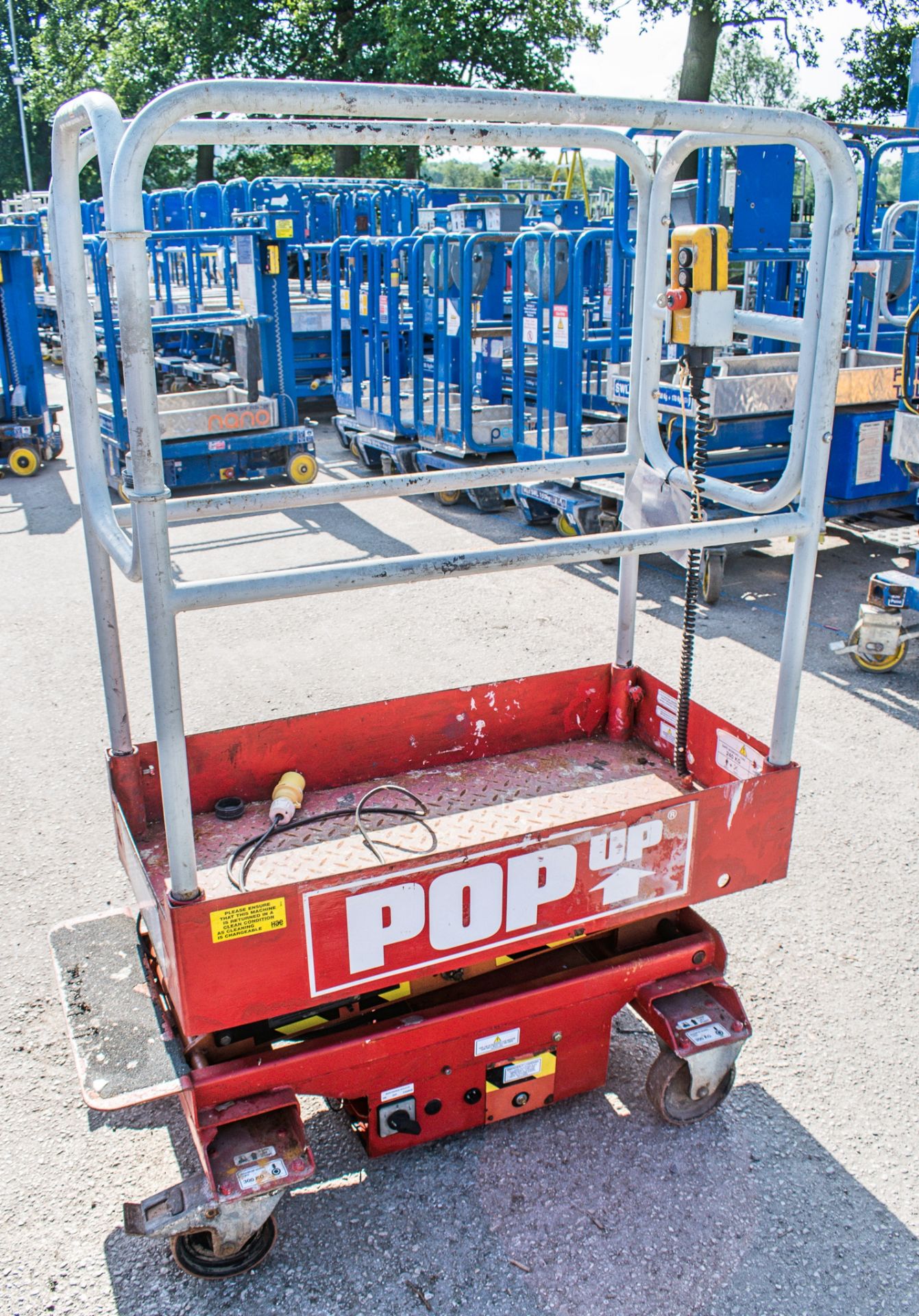 Pop-Up battery electric mobile scissor lift - Image 2 of 2