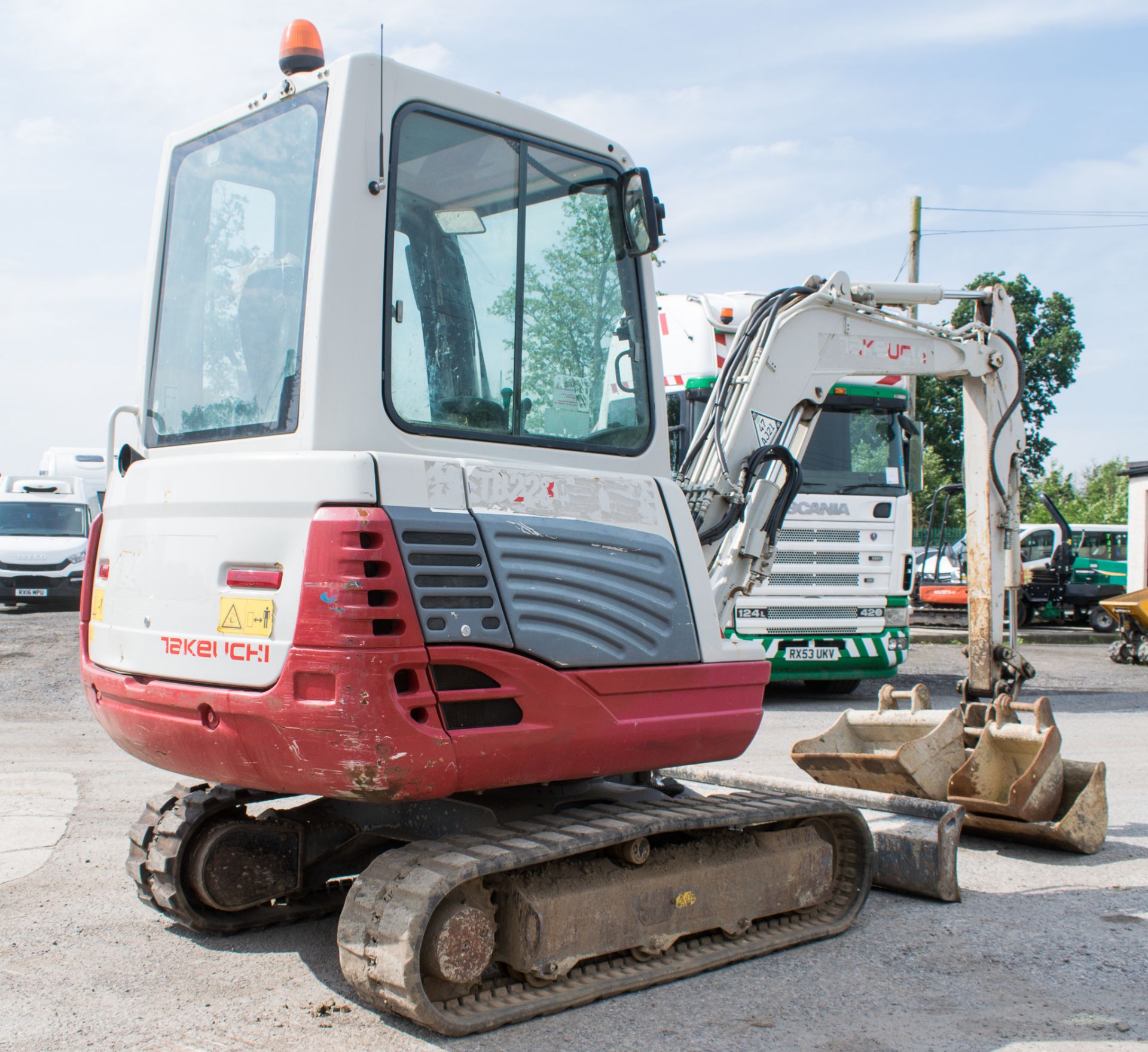 Takeuchi TB228 2.8 tonne rubber tracked mini excavator Year: 2014 S/N: 2803553 Recorded Hours: Not - Image 4 of 13