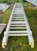 Triple stage aluminium extending ladder A666725