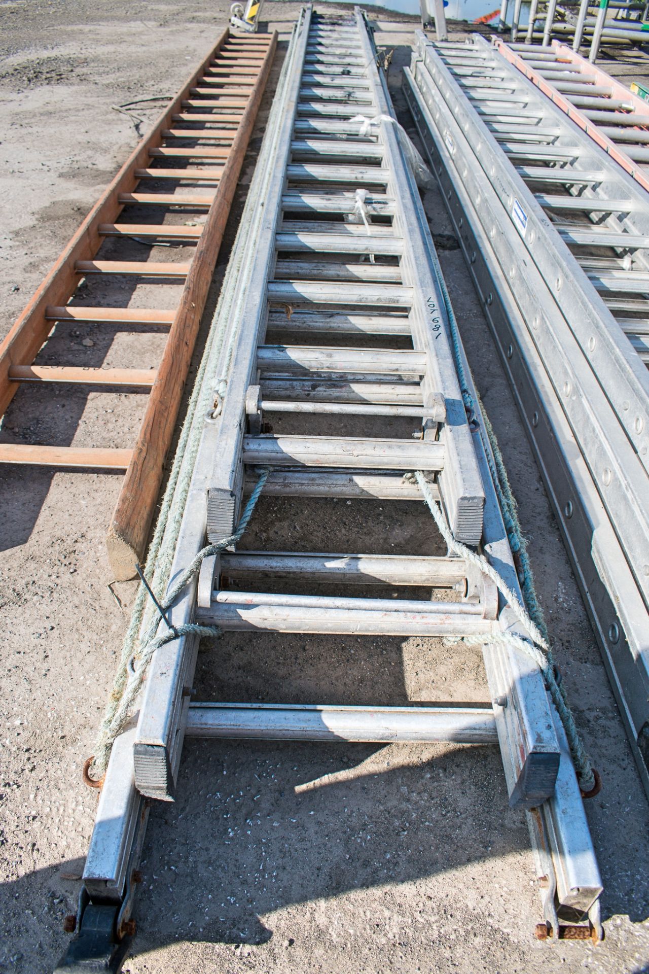 Heavy duty triple stage ladder