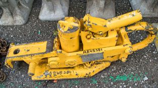 Hydraulic rail track jack A845381