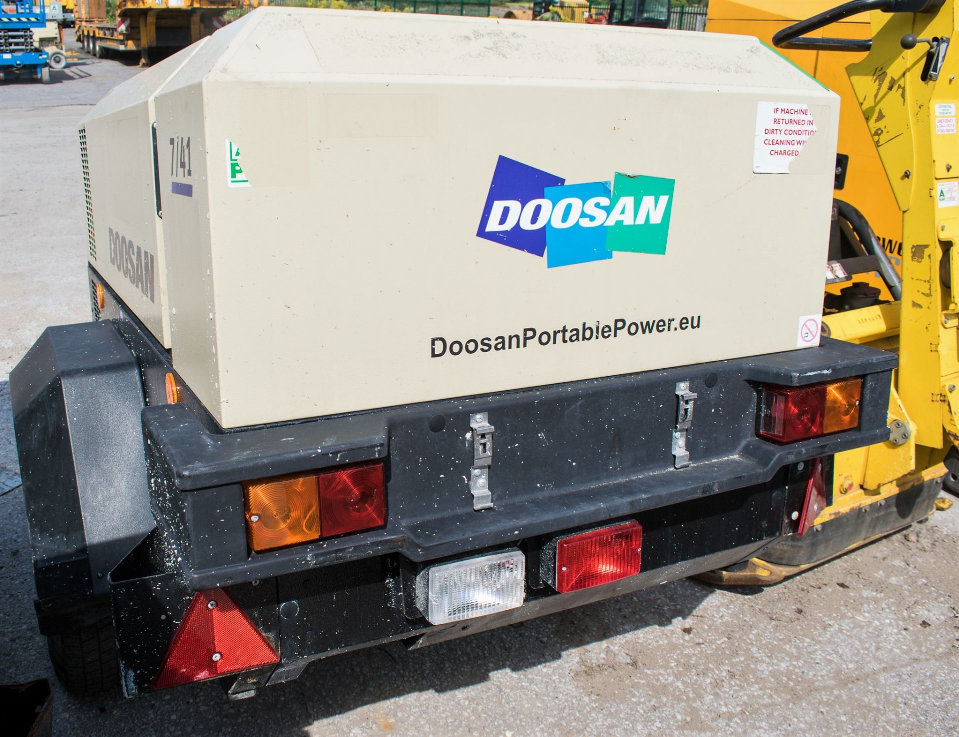 Doosan 7/41 diesel driven mobile air compressor Year: 2016 S/N: 434167 Recorded Hours: 282 - Bild 3 aus 5