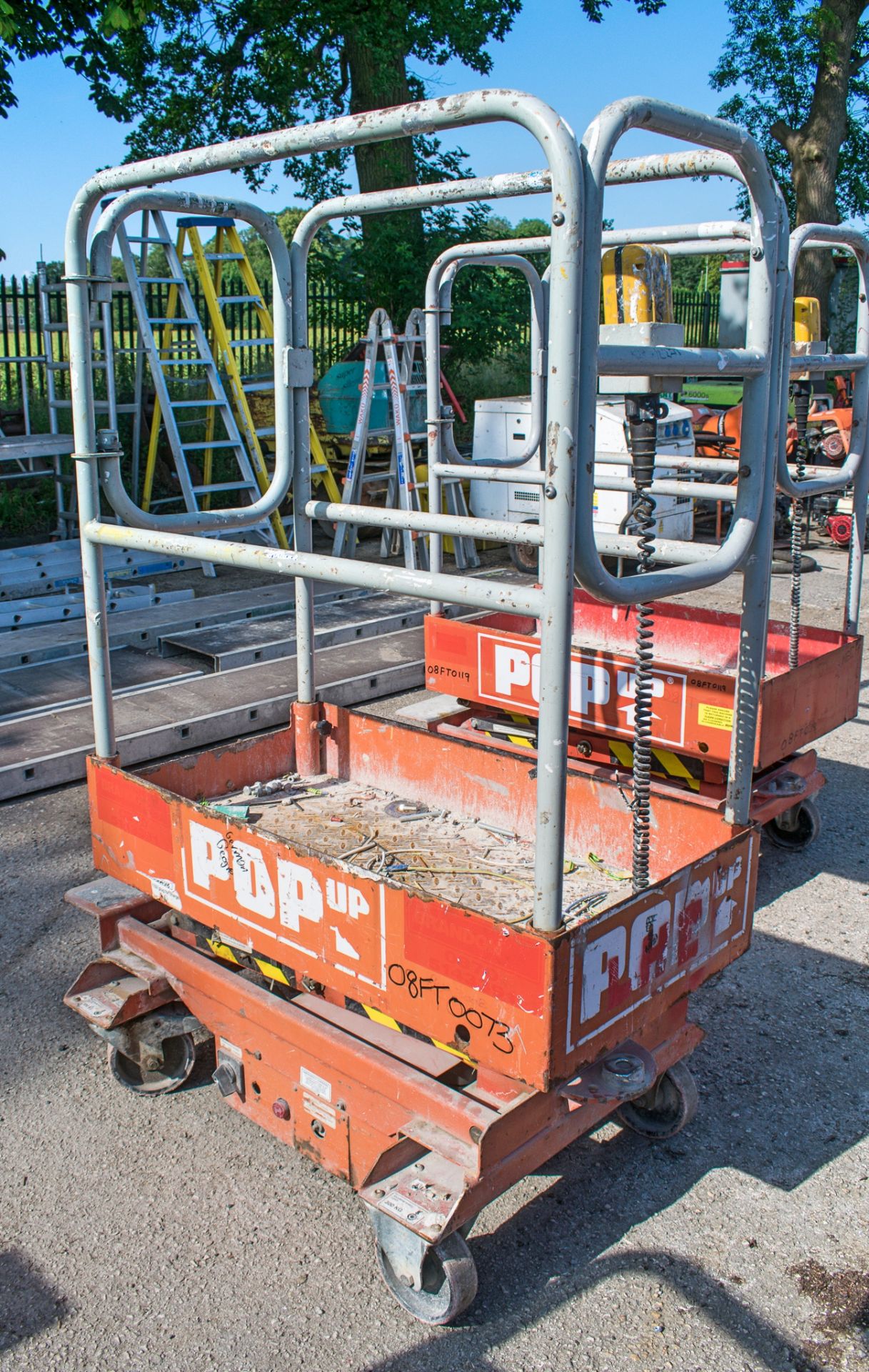 Pop-Up battery electric mobile scissor lift 08FT0073 - Image 2 of 2
