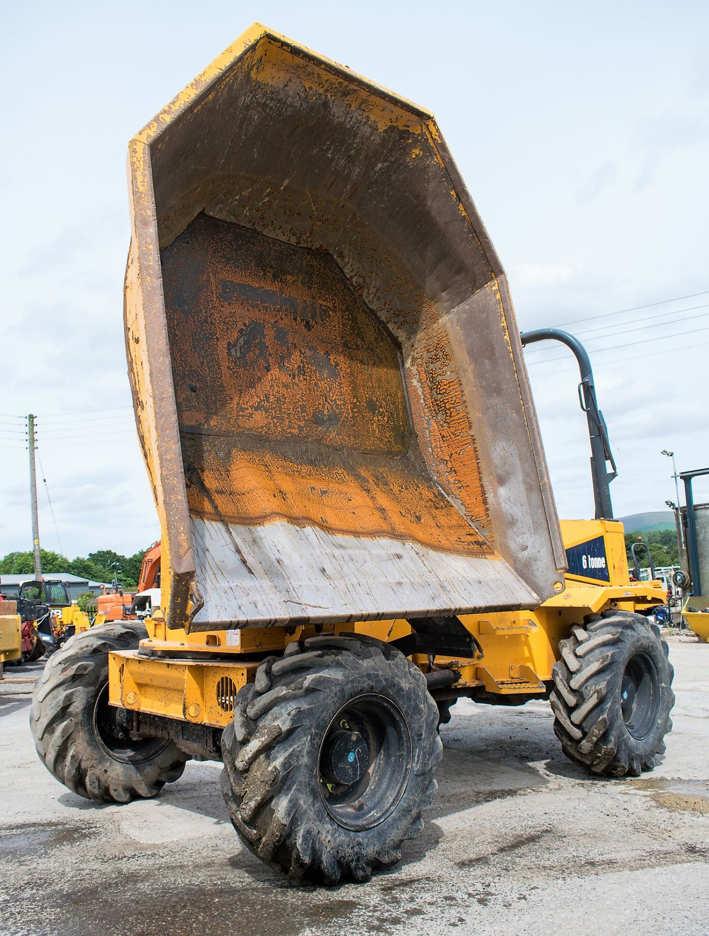 Thwaites 6 tonne swivel skip dumper Year: 2011 S/N: 105C0570 Recorded Hours: 1380 501032 - Image 7 of 10