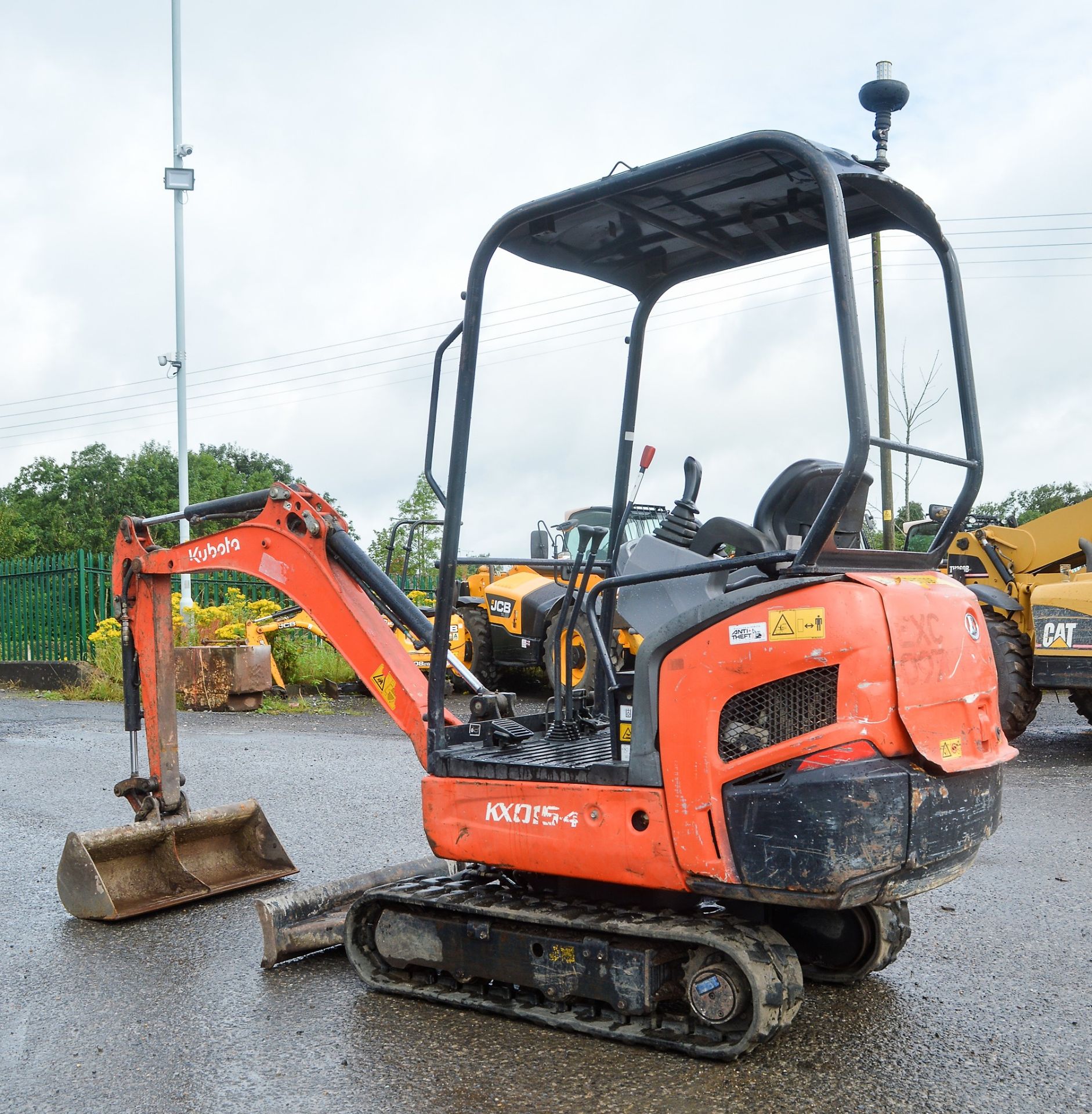 Kubota KX015-4 1.5 tonne rubber tracked mini excavator Year: 2011 S/N: 55643 Recorded Hours: 2433 - Image 3 of 13