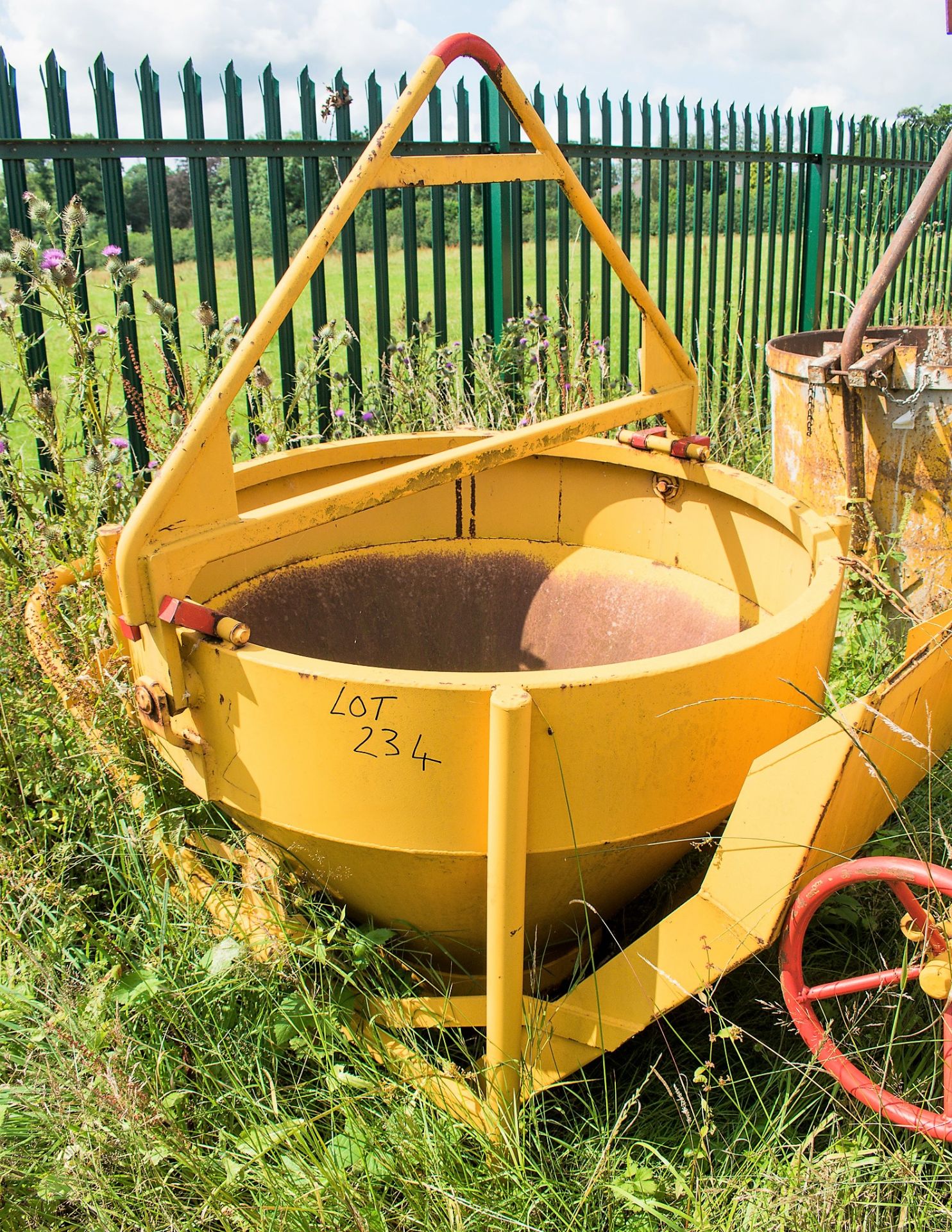 500 litre concrete chute/skip