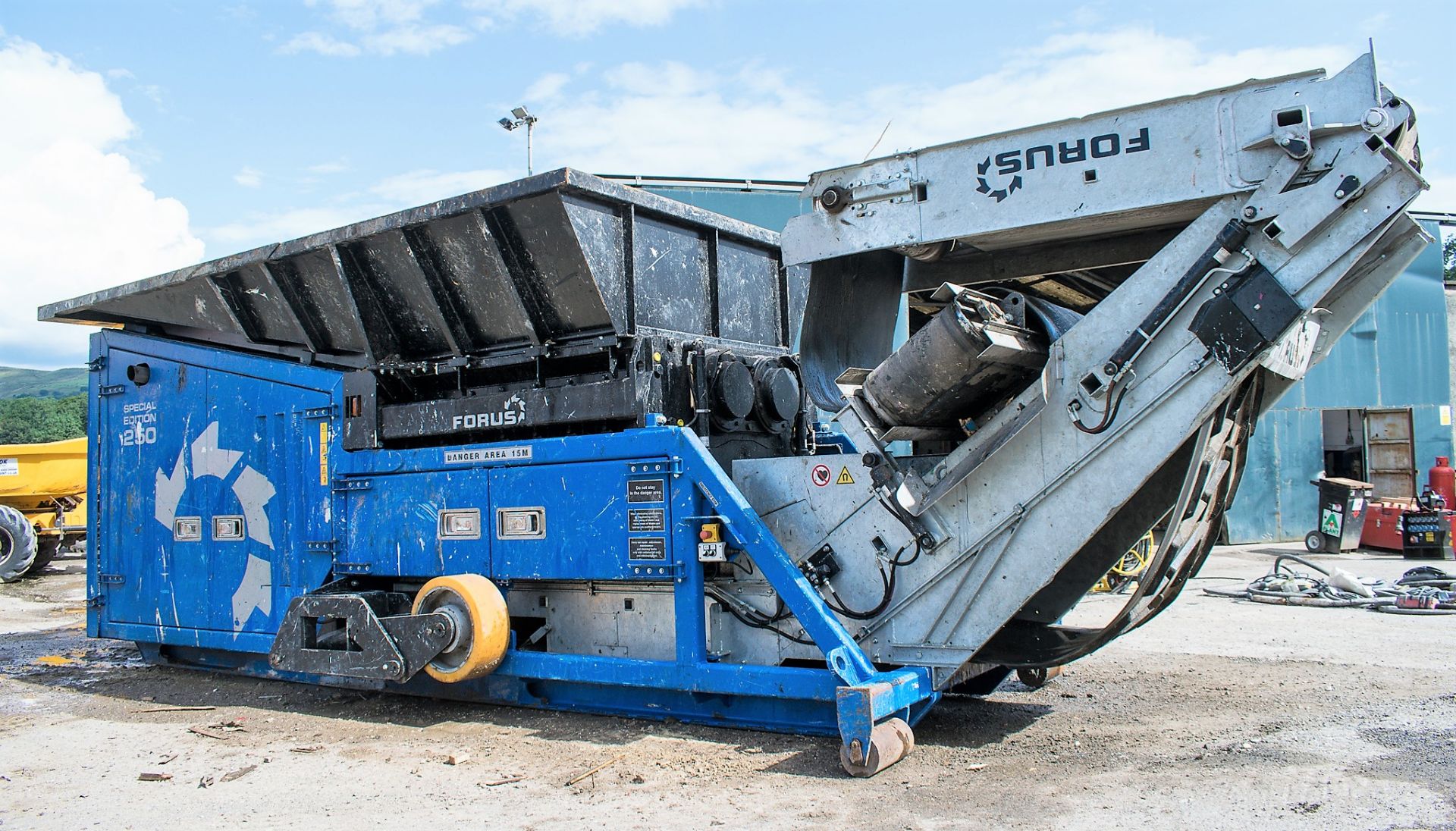 Forus 250 SE diesel twin shaft waste pre shredder Year: 2017 S/N: 638 Recorded Hours: 1019 ( - Image 2 of 20