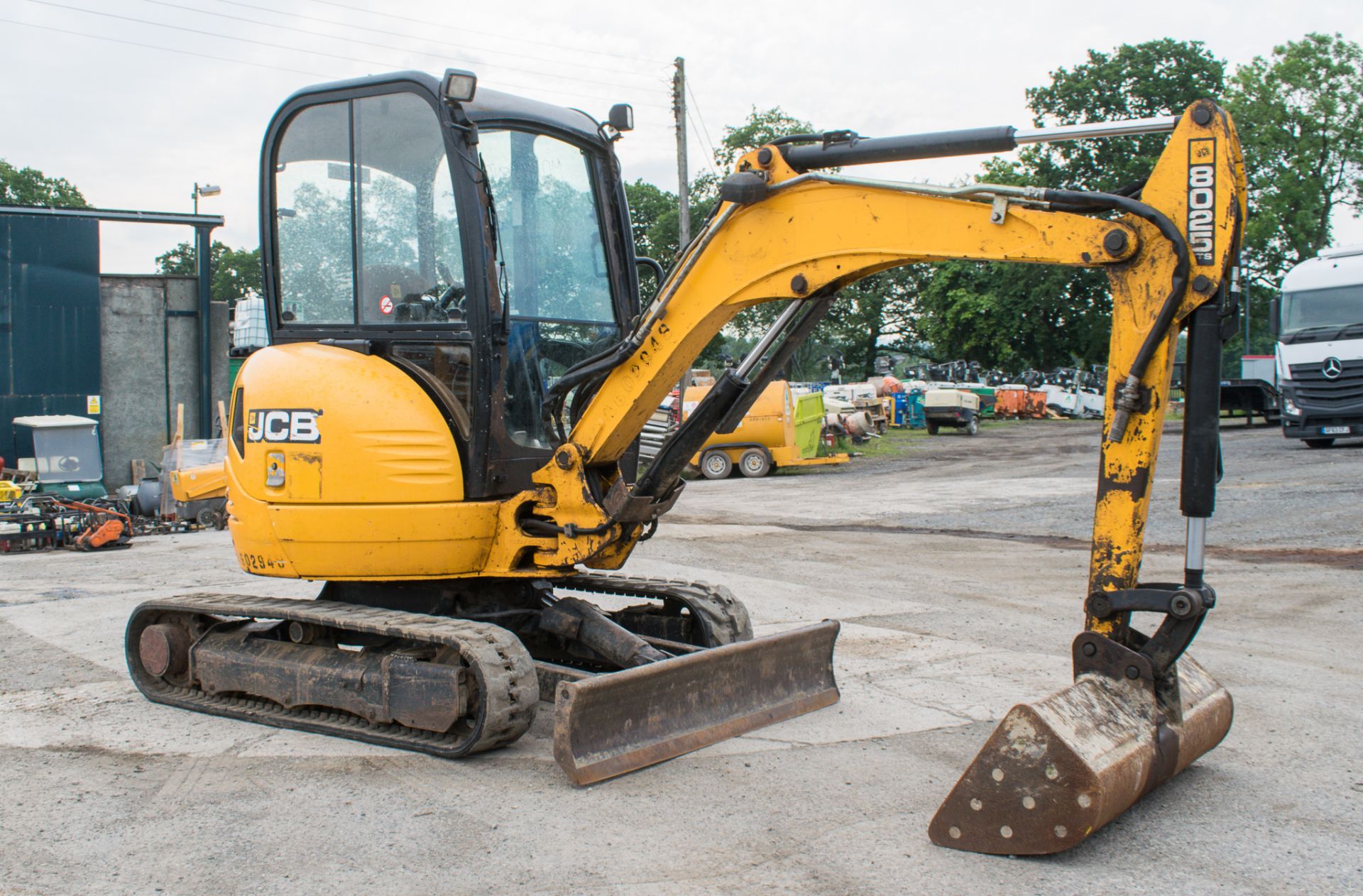 JCB 8025 CTS 2.5 tonne rubber tracked mini excavator Year: 2013 S/N: 2226144 Recorded Hours: 2961 - Image 2 of 12