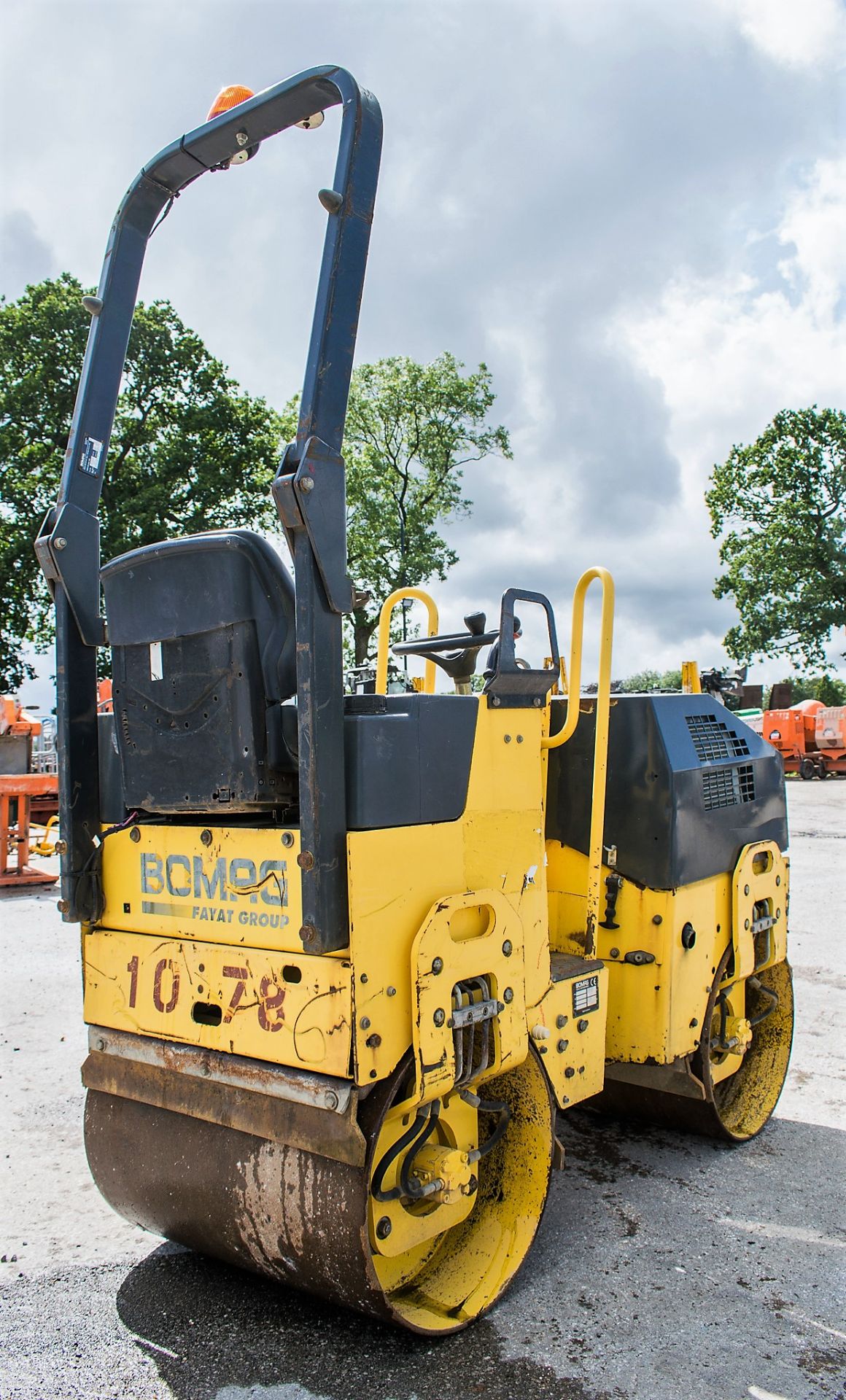 Bomag BW80 ADH-2 double drum ride on roller Year: 2007 S/N: 447058 Recorded Hours: 847 1078 - Image 4 of 11