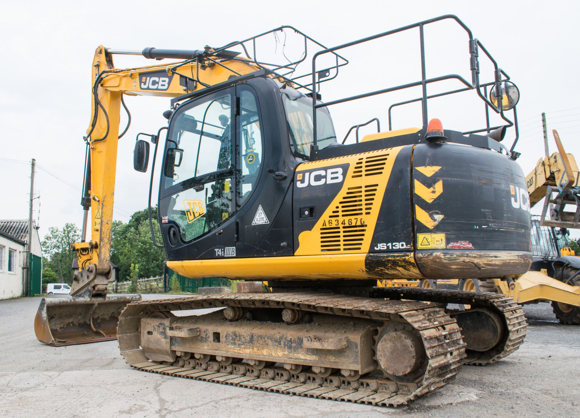 JCB JS130 LC 13 tonne steel tracked excavator Year: 2014 S/N: 2134411 Recorded Hours: 3374 piped, - Image 3 of 13