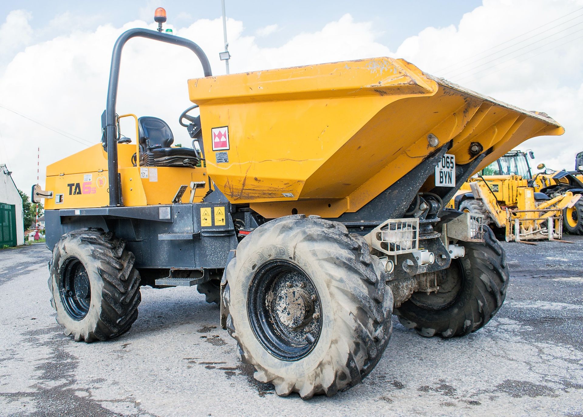 Terex TA6s 6 tonne swivel skip dumper Year: 2015 S/N: EFAPR8712 Recorded Hours: 681 - Image 2 of 16