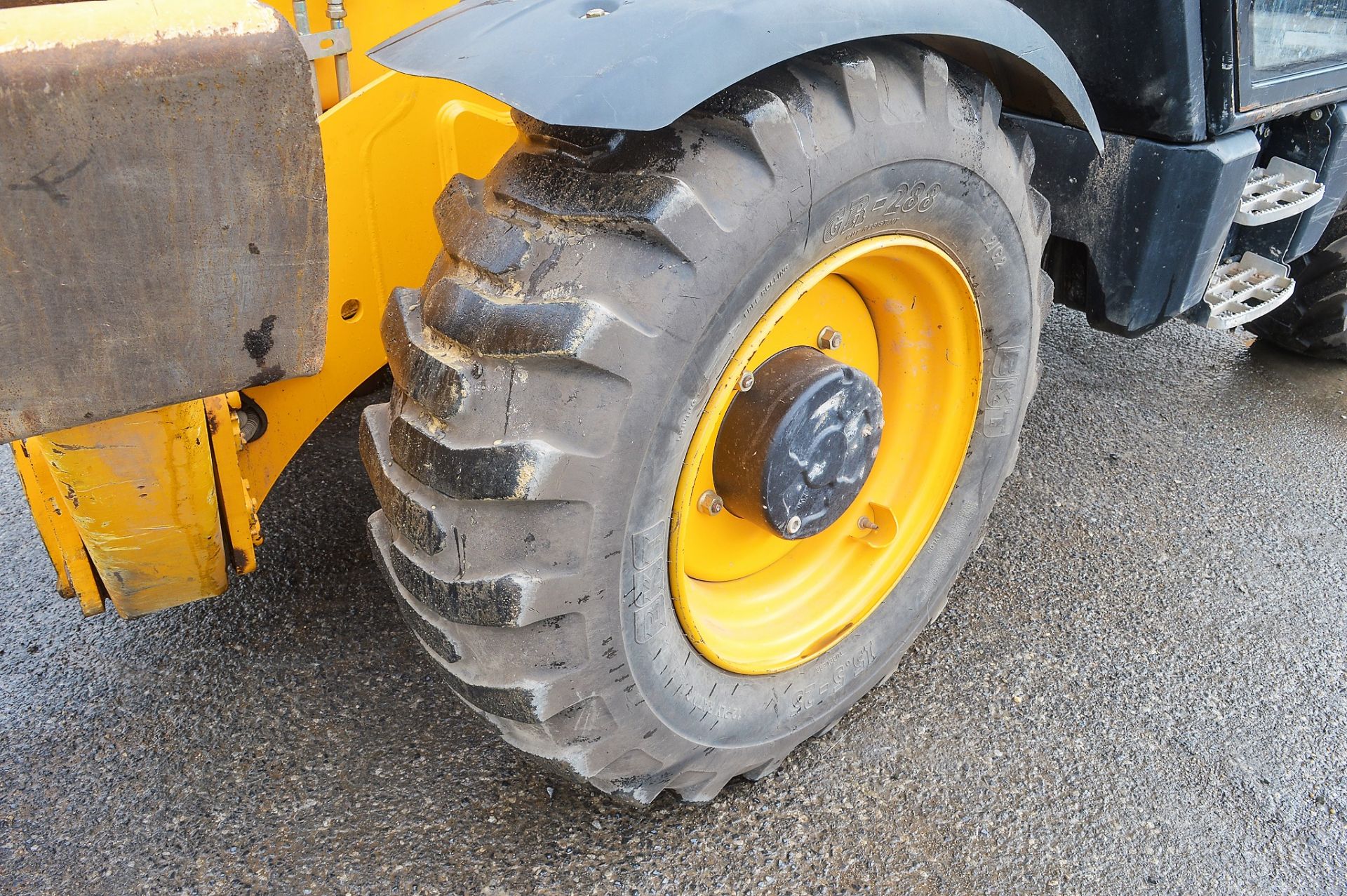 JCB 535-125 Hi-Viz T4i 12.5 metre telescopic handler Year: 2015 S/N: 2345427 Recorded Hours: 2116 - Image 8 of 13