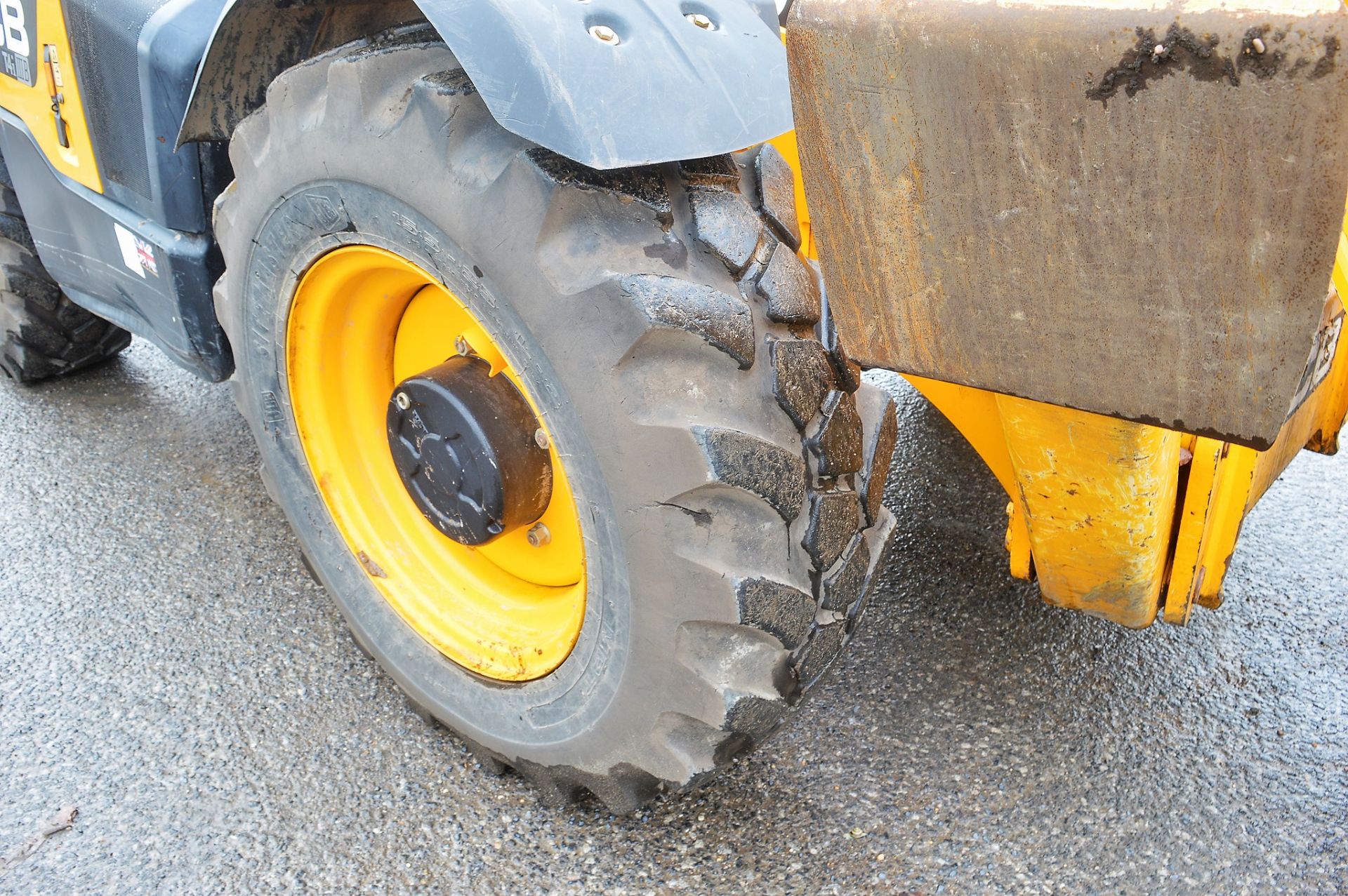 JCB 535-125 Hi-Viz T4i 12.5 metre telescopic handler Year: 2015 S/N: 2345427 Recorded Hours: 2116 - Image 9 of 13