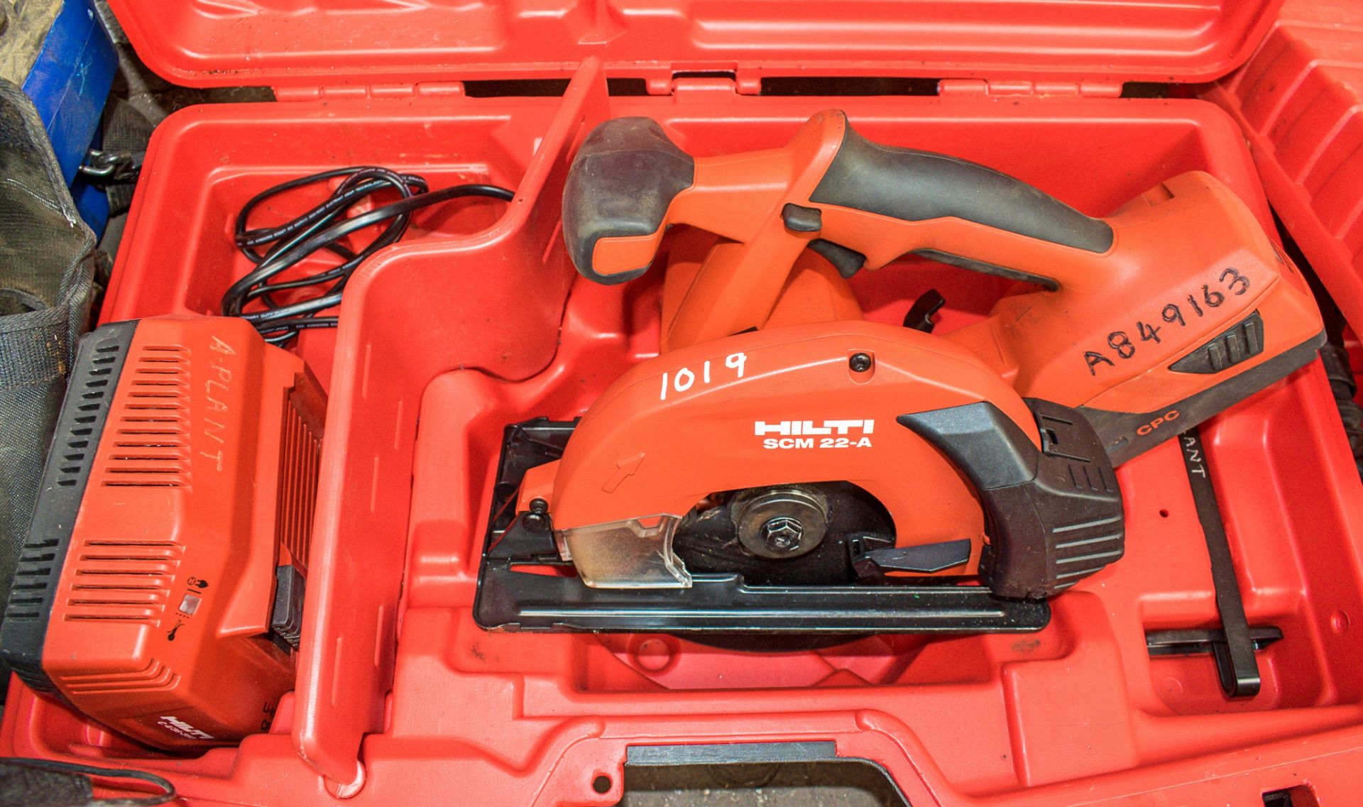 Hilti SCM 22-A 22v 160mm cordless circular saw c/w charger, battery & carry case A849163