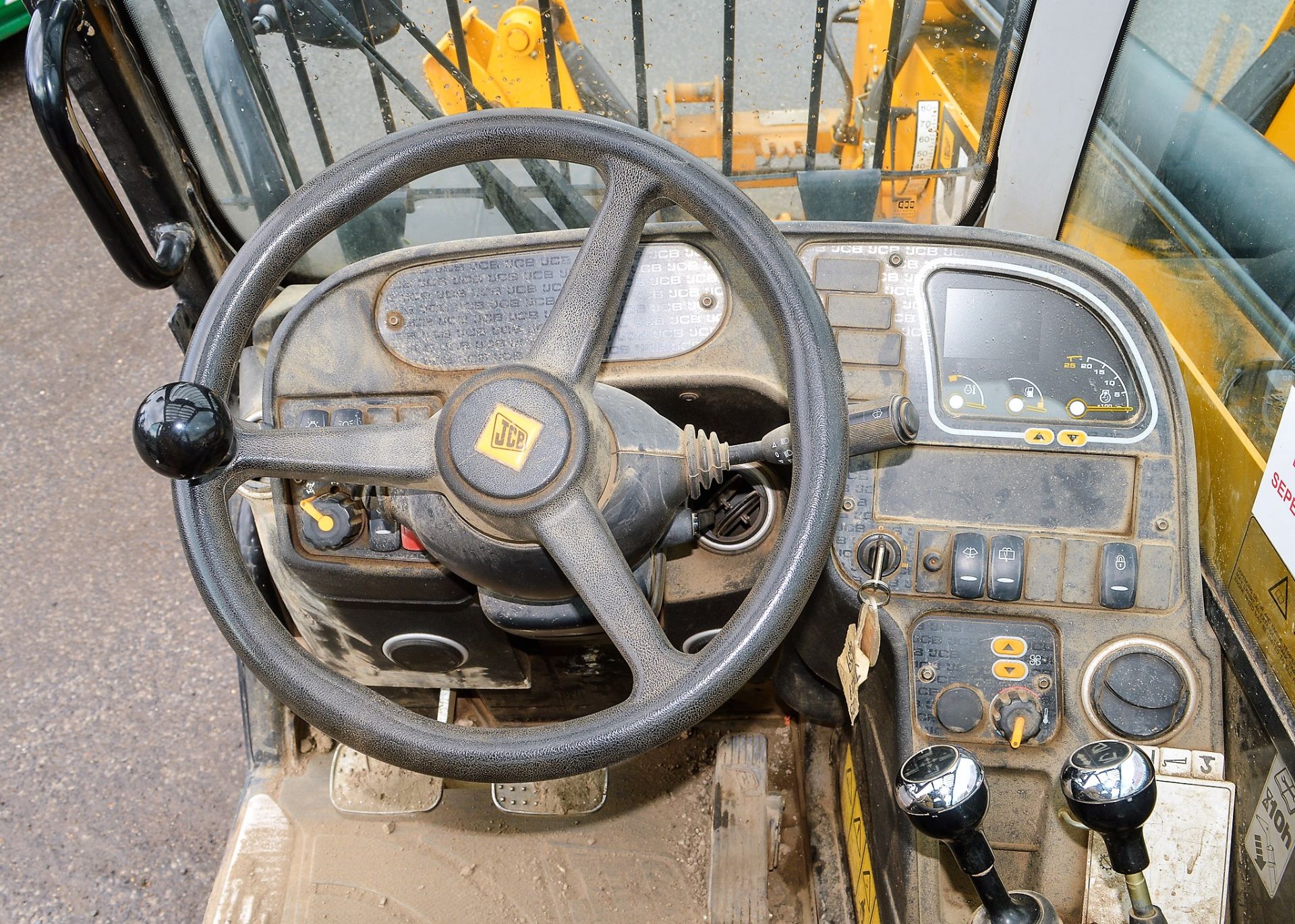 JCB 535-125 Hi-Viz T4i 12.5 metre telescopic handler Year: 2015 S/N: 2345427 Recorded Hours: 2116 - Image 13 of 13