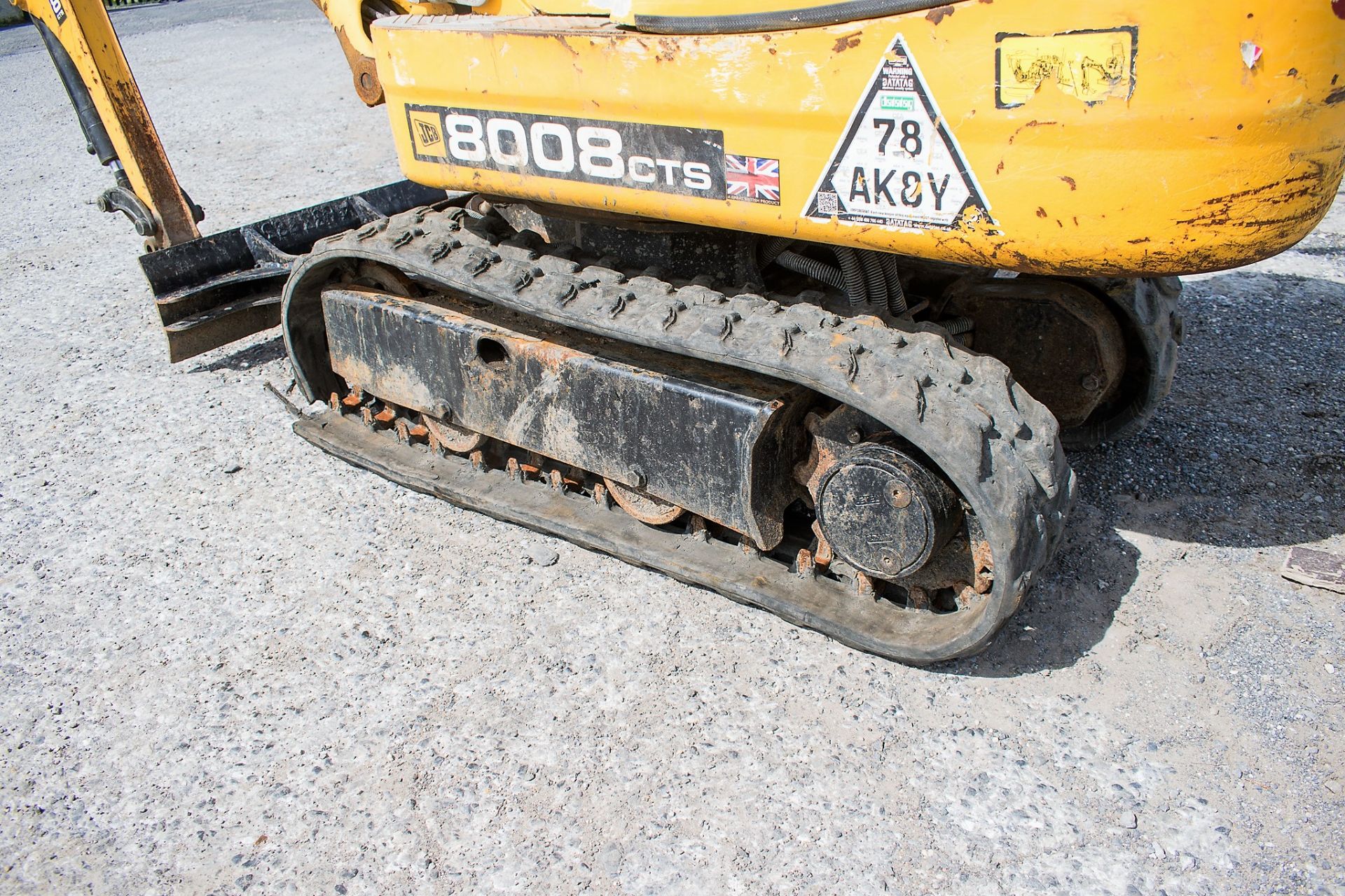 JCB 8008 CTS 0.8 tonne rubber tracked micro excavator Year:2014 S/N: 2410657 Recorded Hours: 886 - Image 7 of 12