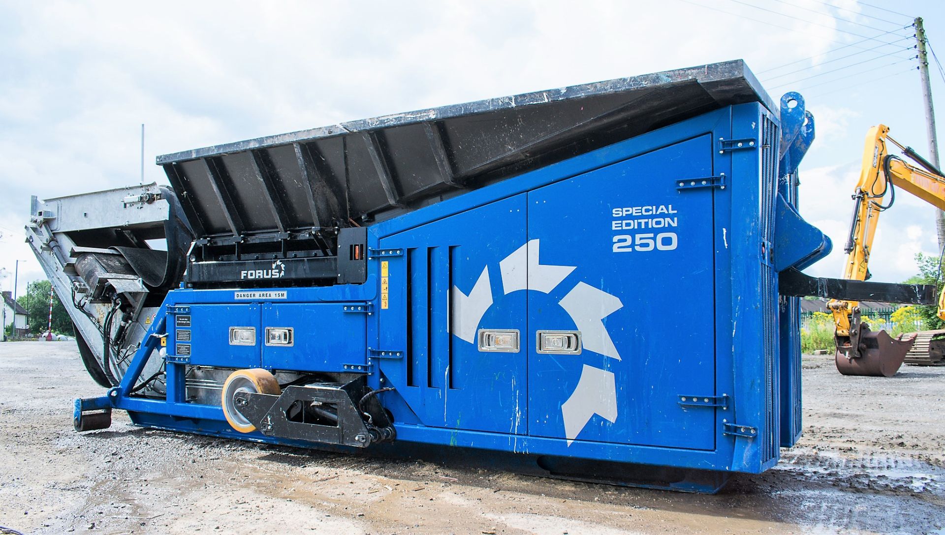 Forus 250 SE diesel twin shaft waste pre shredder Year: 2017 S/N: 638 Recorded Hours: 1019 ( - Image 3 of 20