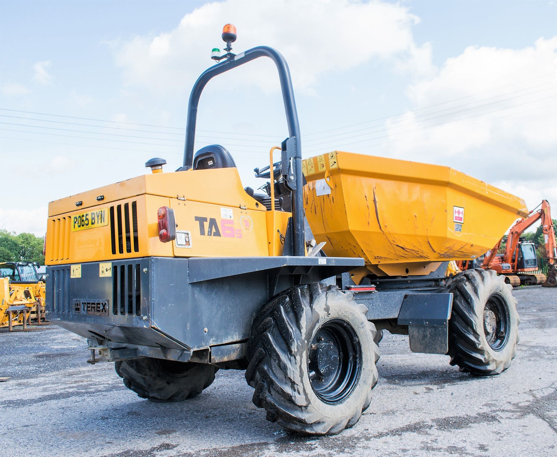 Terex TA6s 6 tonne swivel skip dumper Year: 2015 S/N: EFAPR8712 Recorded Hours: 681 - Image 3 of 16