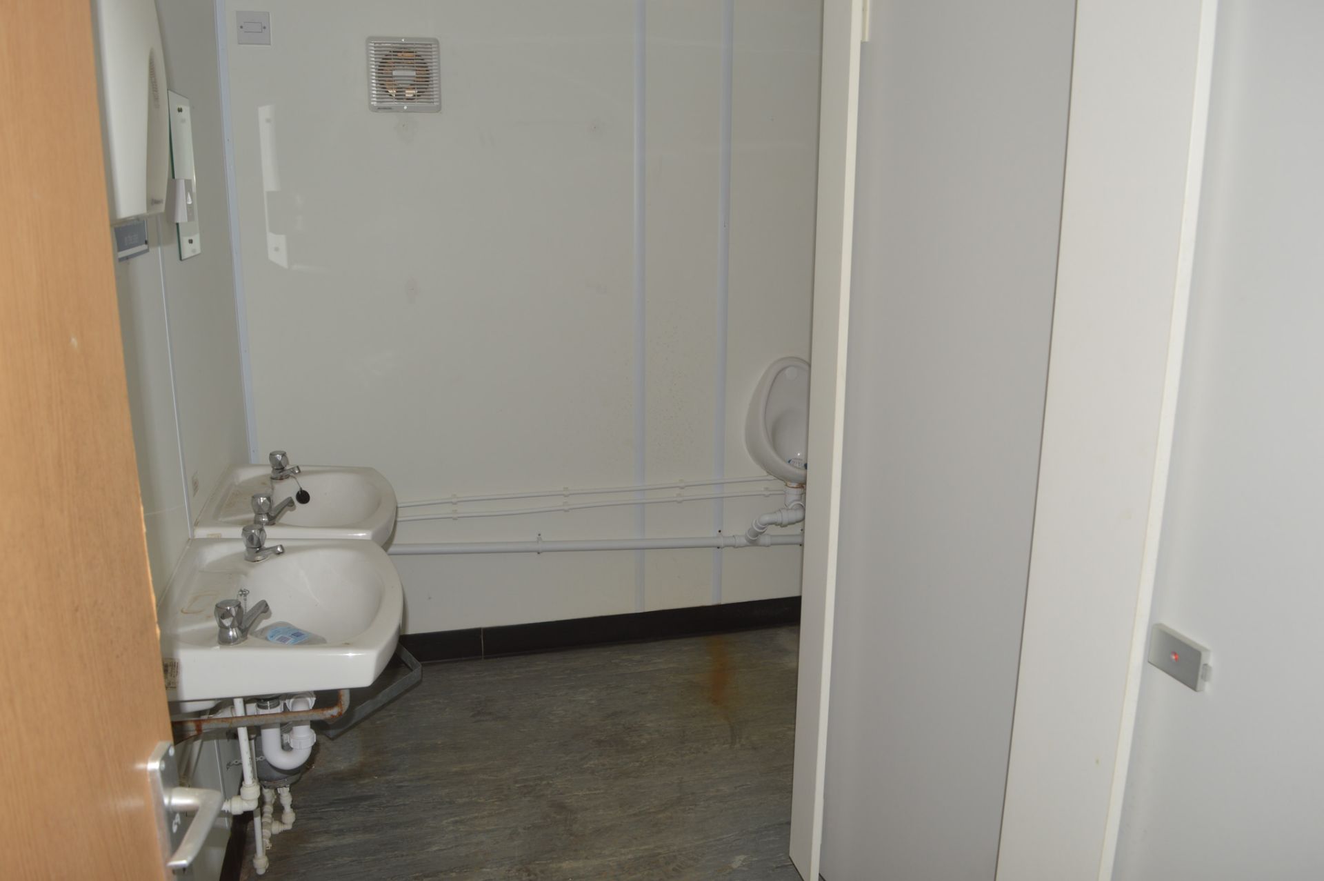 32 ft x 10 ft jack leg steel anti vandal site unit Comprising office and toilets *Doors missing* - Image 8 of 14