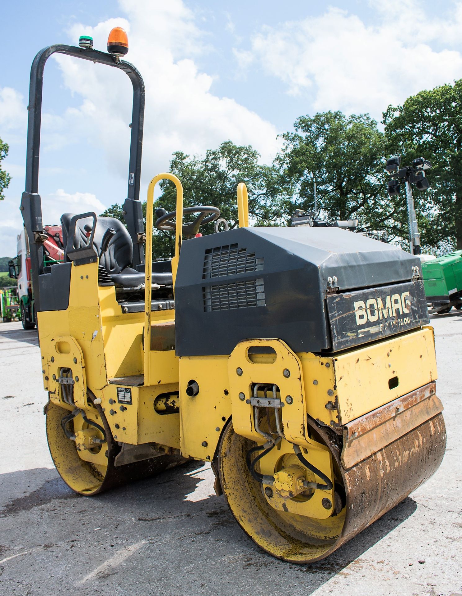 Bomag BW80 ADH-2 double drum ride on roller Year: 2007 S/N: 447058 Recorded Hours: 847 1078 - Image 2 of 11