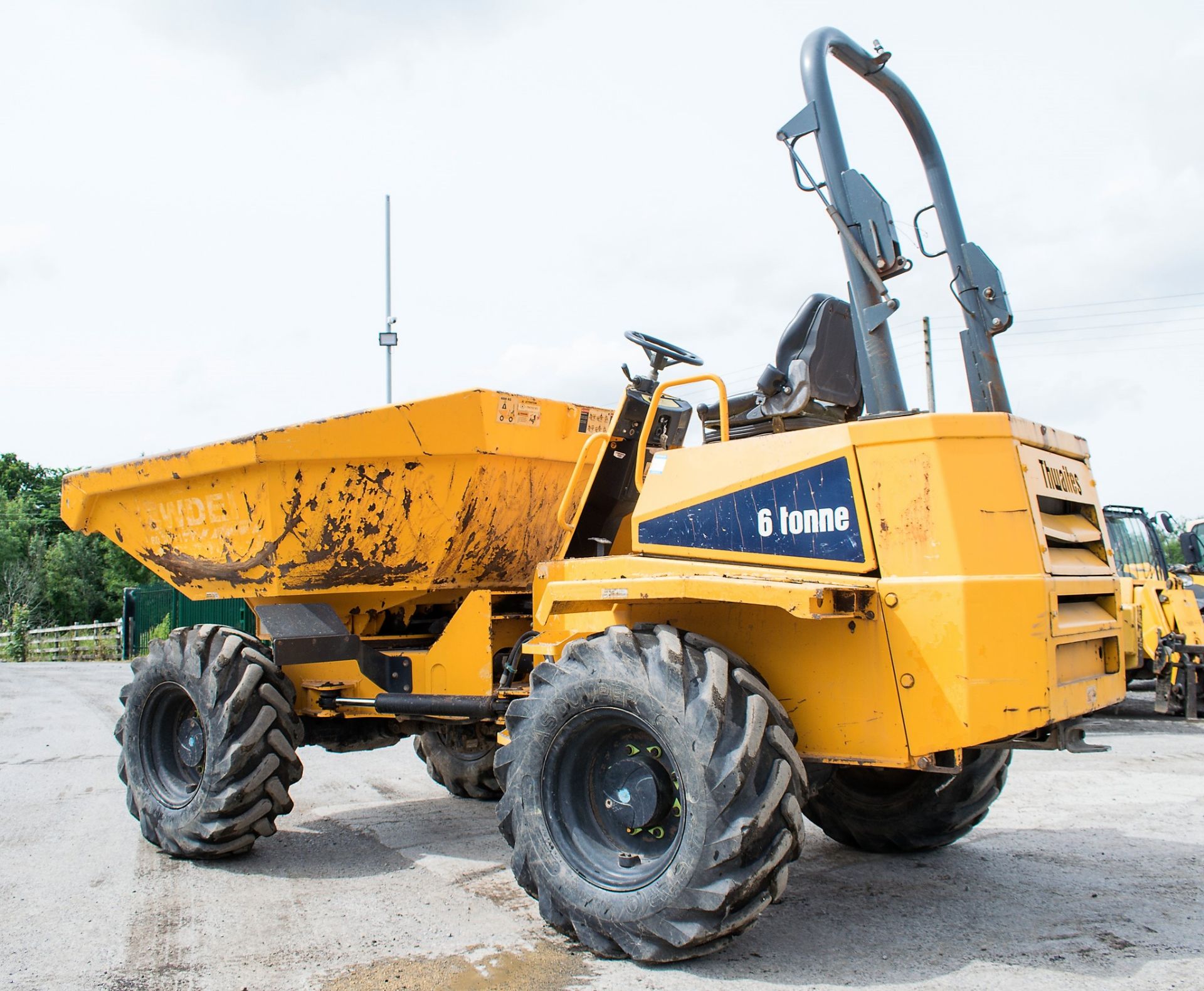 Thwaites 6 tonne swivel skip dumper Year: 2011 S/N: 105C0570 Recorded Hours: 1380 501032 - Image 3 of 10