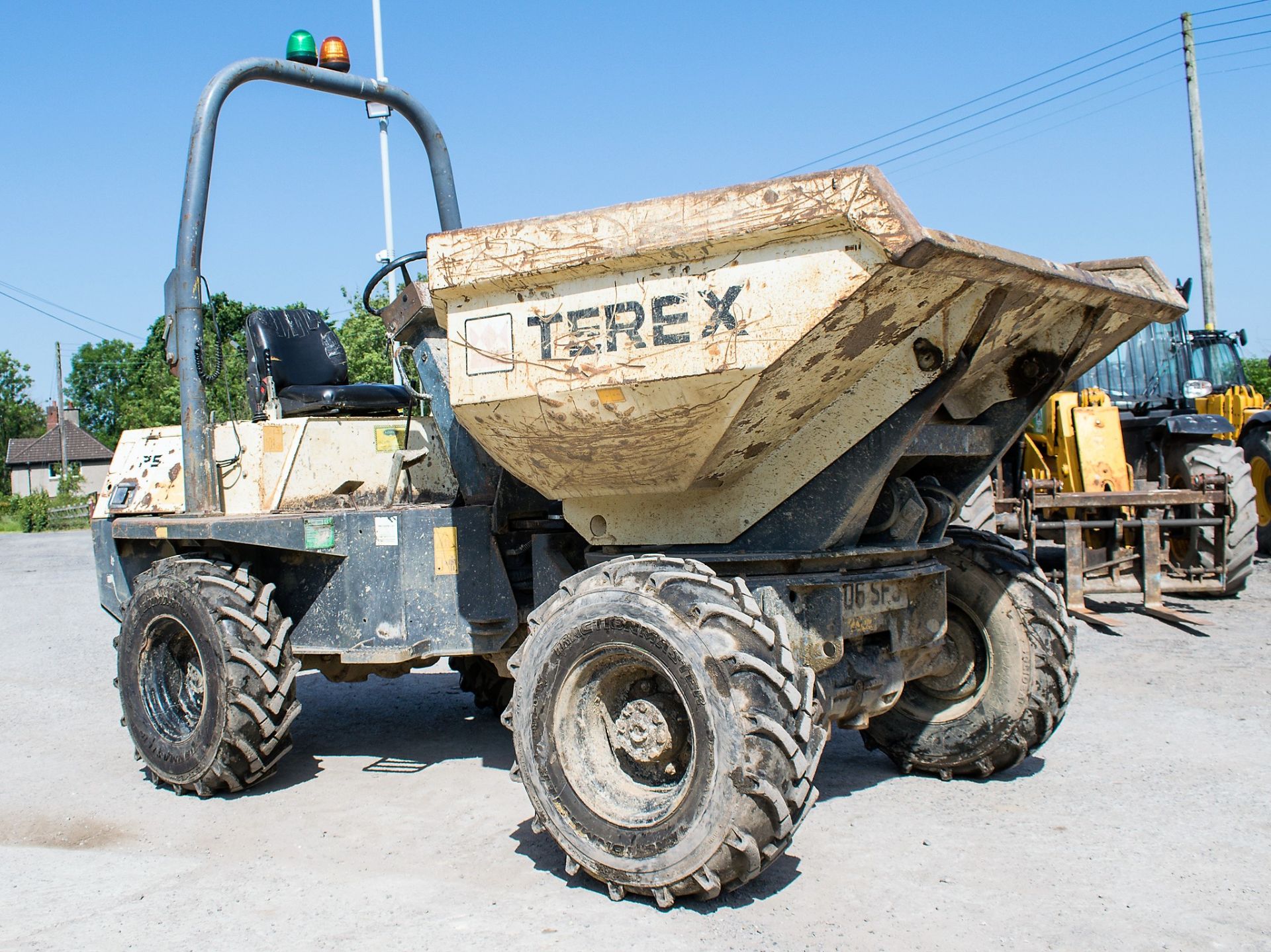 Benford Terex 3 tonne swivel skip dumper Year: 2006 S/N: E604ES122 Recorded Hours: Not displayed ( - Image 2 of 15