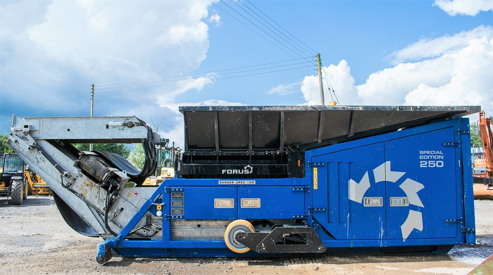 Forus 250 SE diesel twin shaft waste pre shredder Year: 2017 S/N: 638 Recorded Hours: 1019 ( - Image 7 of 20