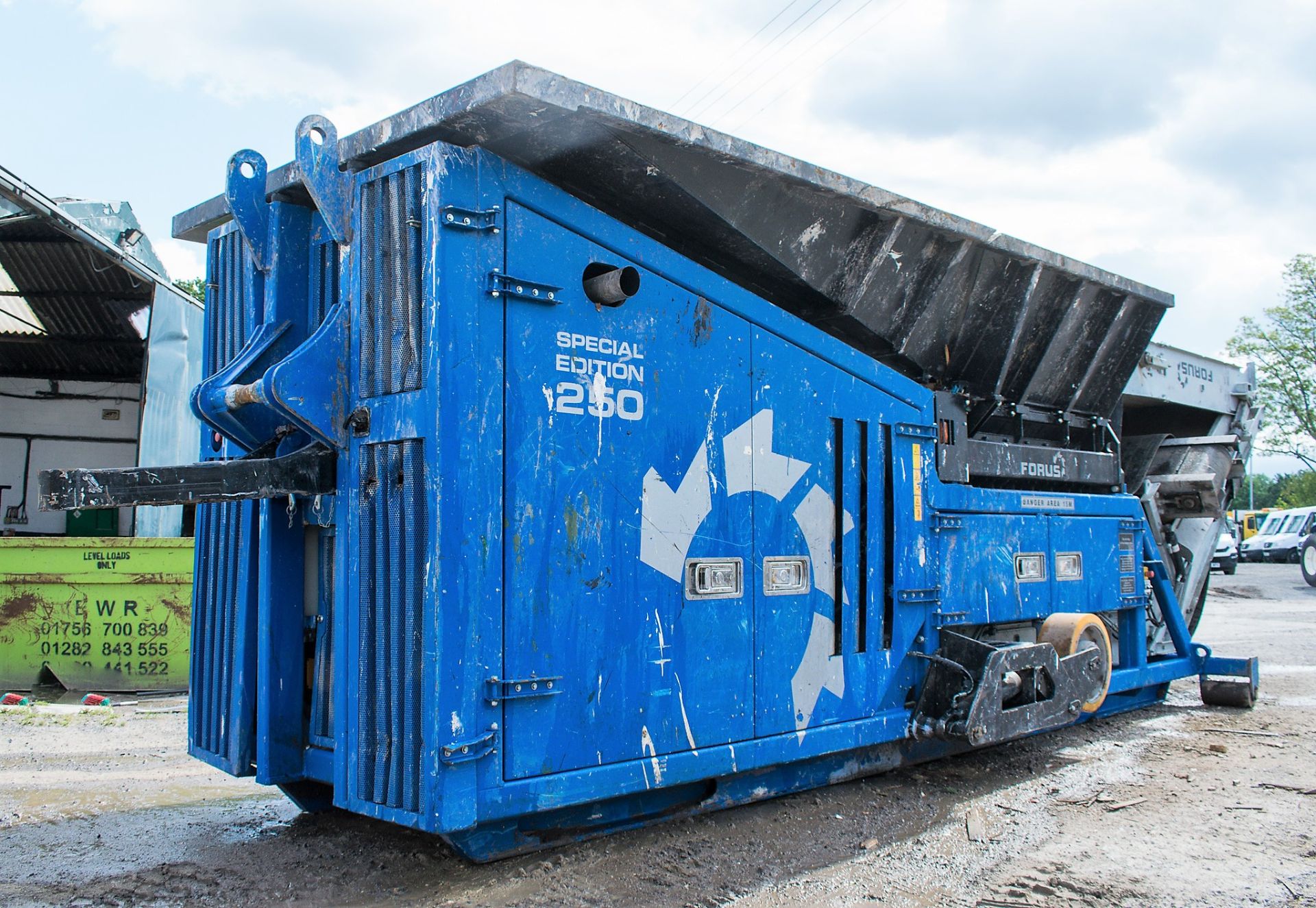 Forus 250 SE diesel twin shaft waste pre shredder Year: 2017 S/N: 638 Recorded Hours: 1019 ( - Image 4 of 20