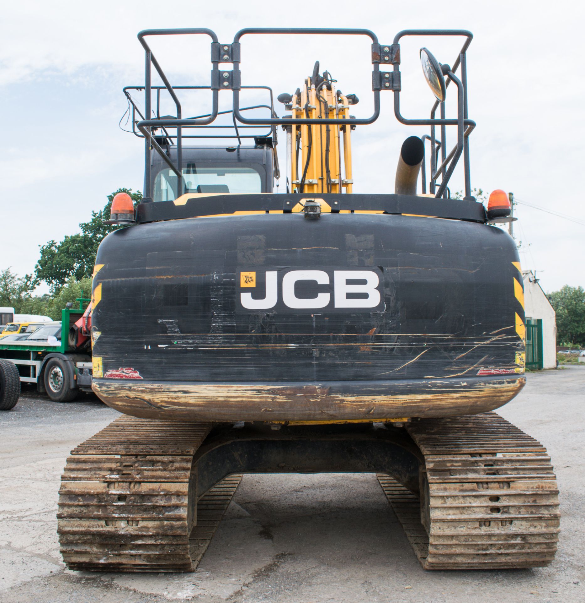 JCB JS130 LC 13 tonne steel tracked excavator Year: 2014 S/N: 2134411 Recorded Hours: 3374 piped, - Image 6 of 13