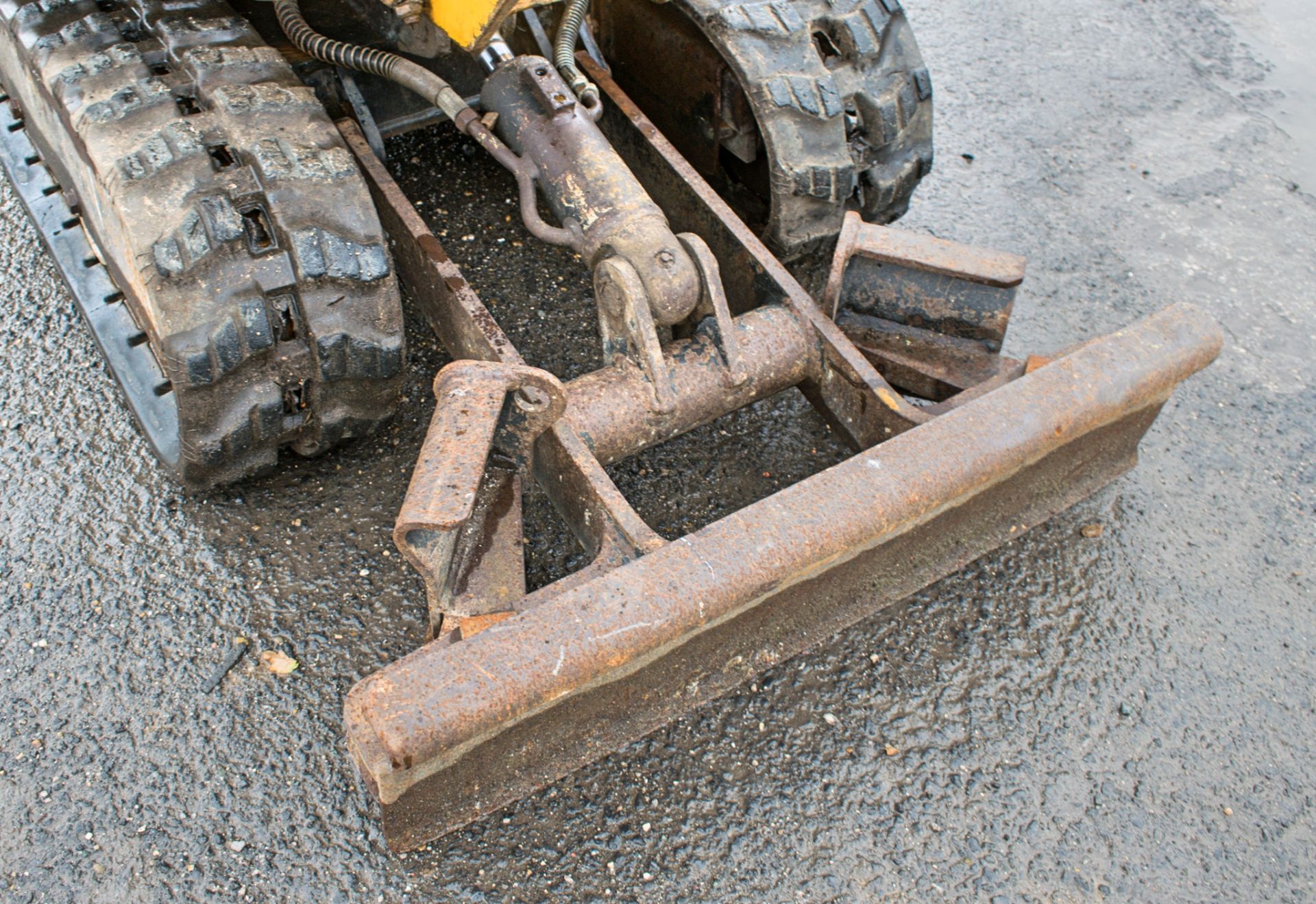 JCB 8008 0.8 tonne rubber tracked micro excavator Year: 2006 S/N: 1148840 Recorded Hours: 747 blade, - Image 10 of 12