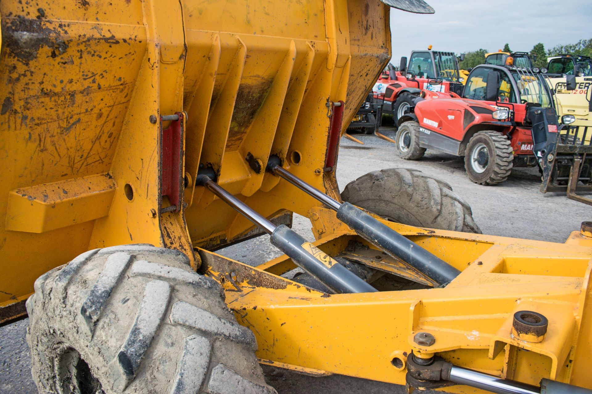 Benford Terex 6 tonne straight skip dumper  Year: 2004 S/N: ET197 Recorded Hours: 3909 - Image 8 of 15